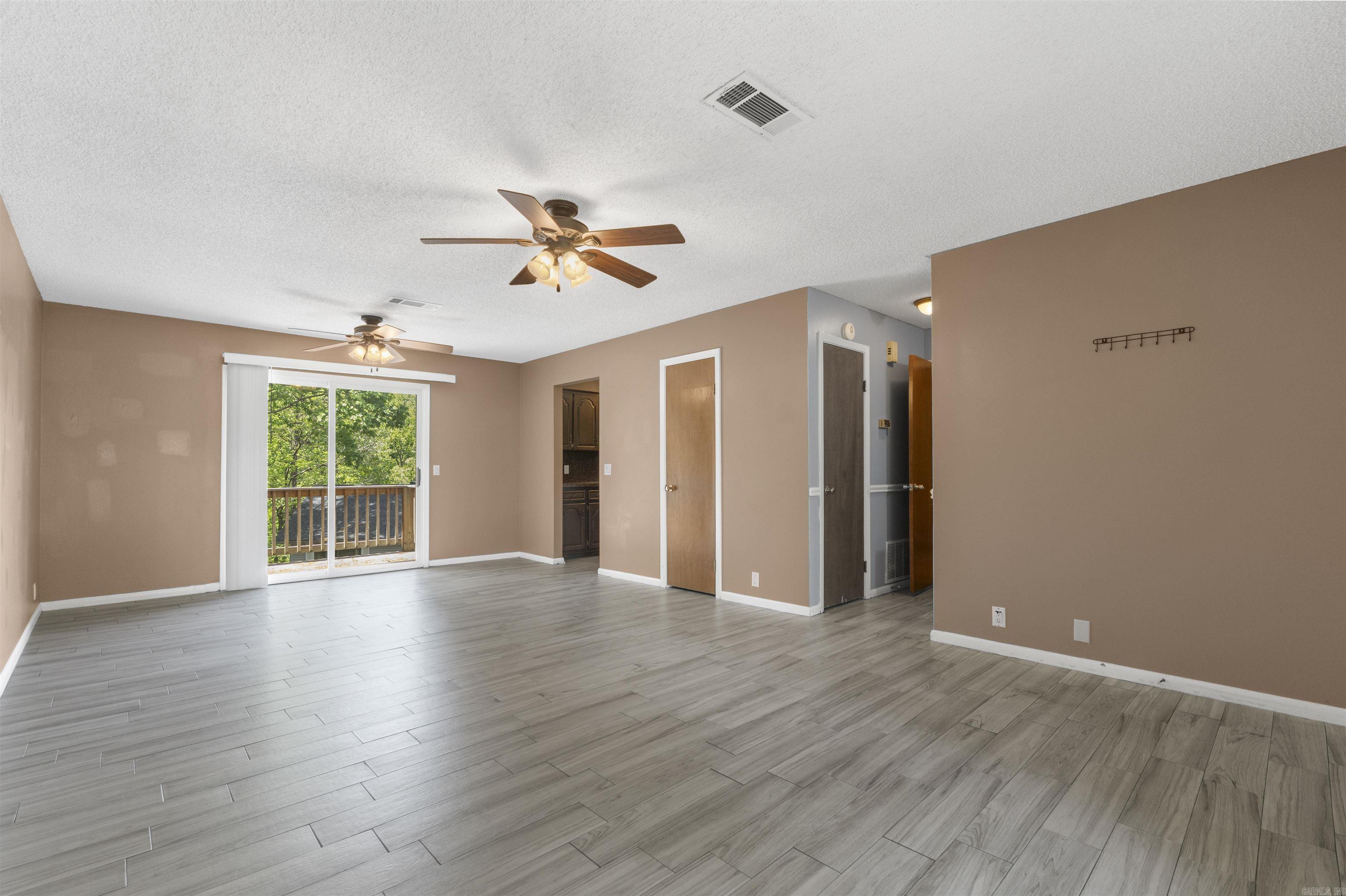 VALENCIA COURTS - Residential