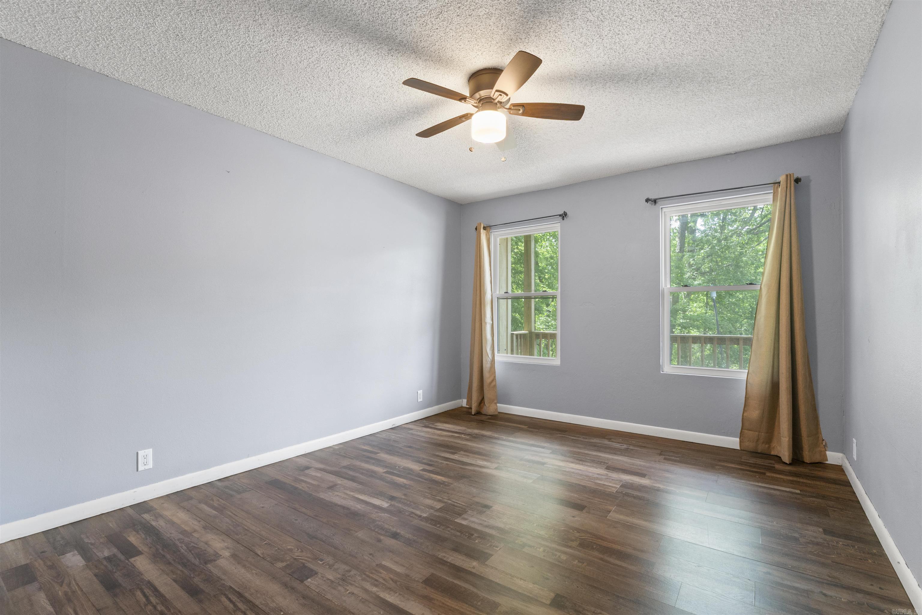 VALENCIA COURTS - Residential