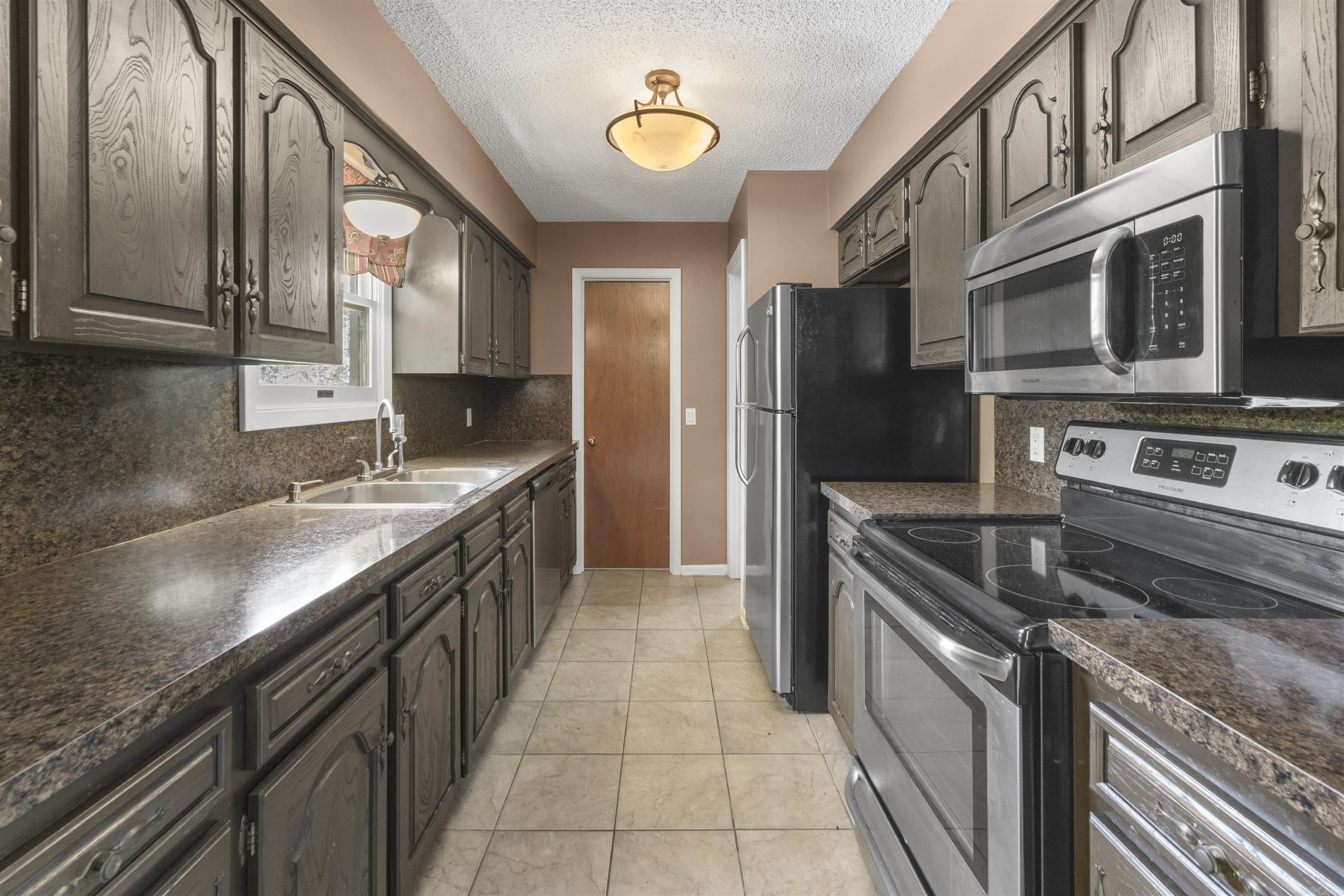 VALENCIA COURTS - Residential