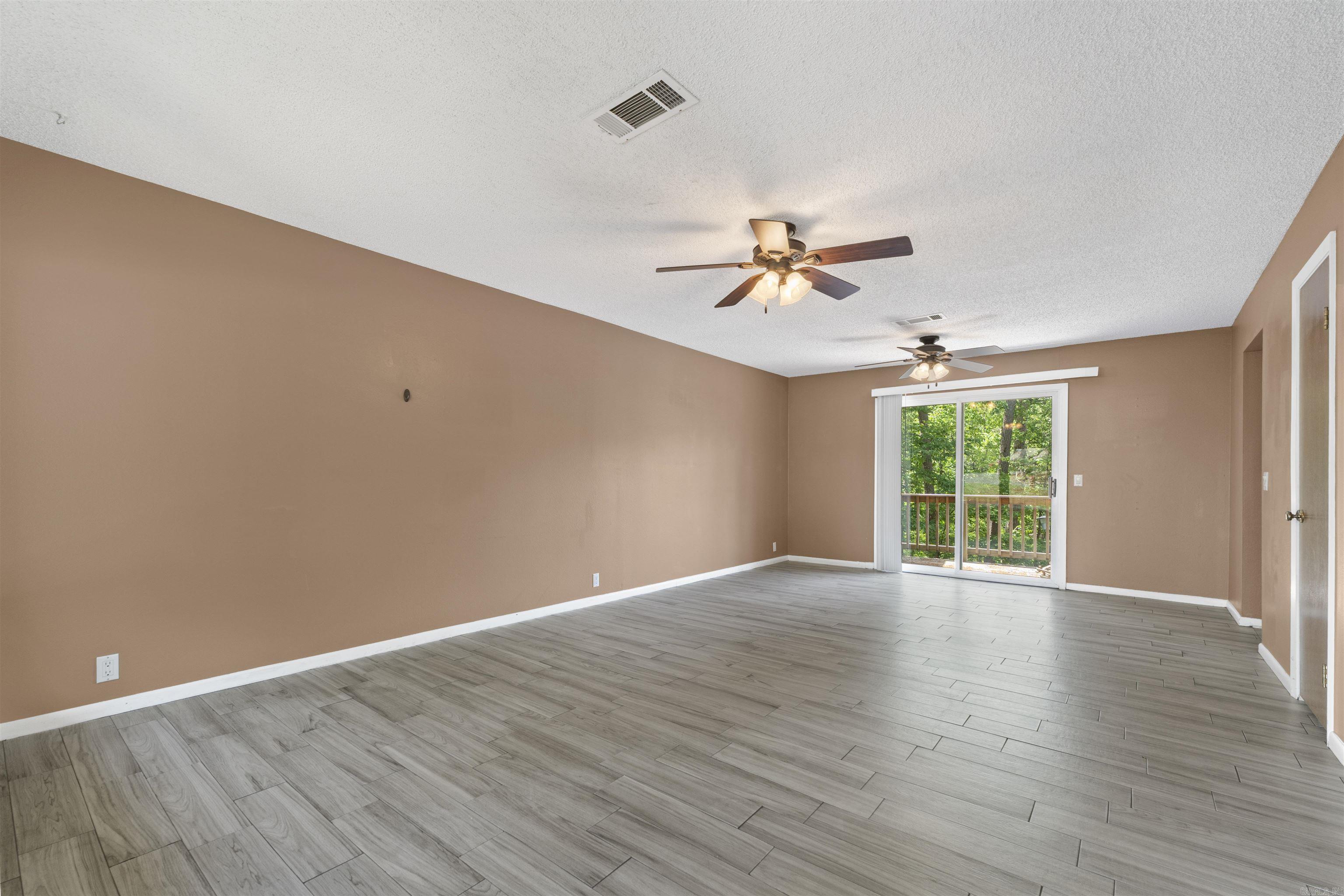 VALENCIA COURTS - Residential