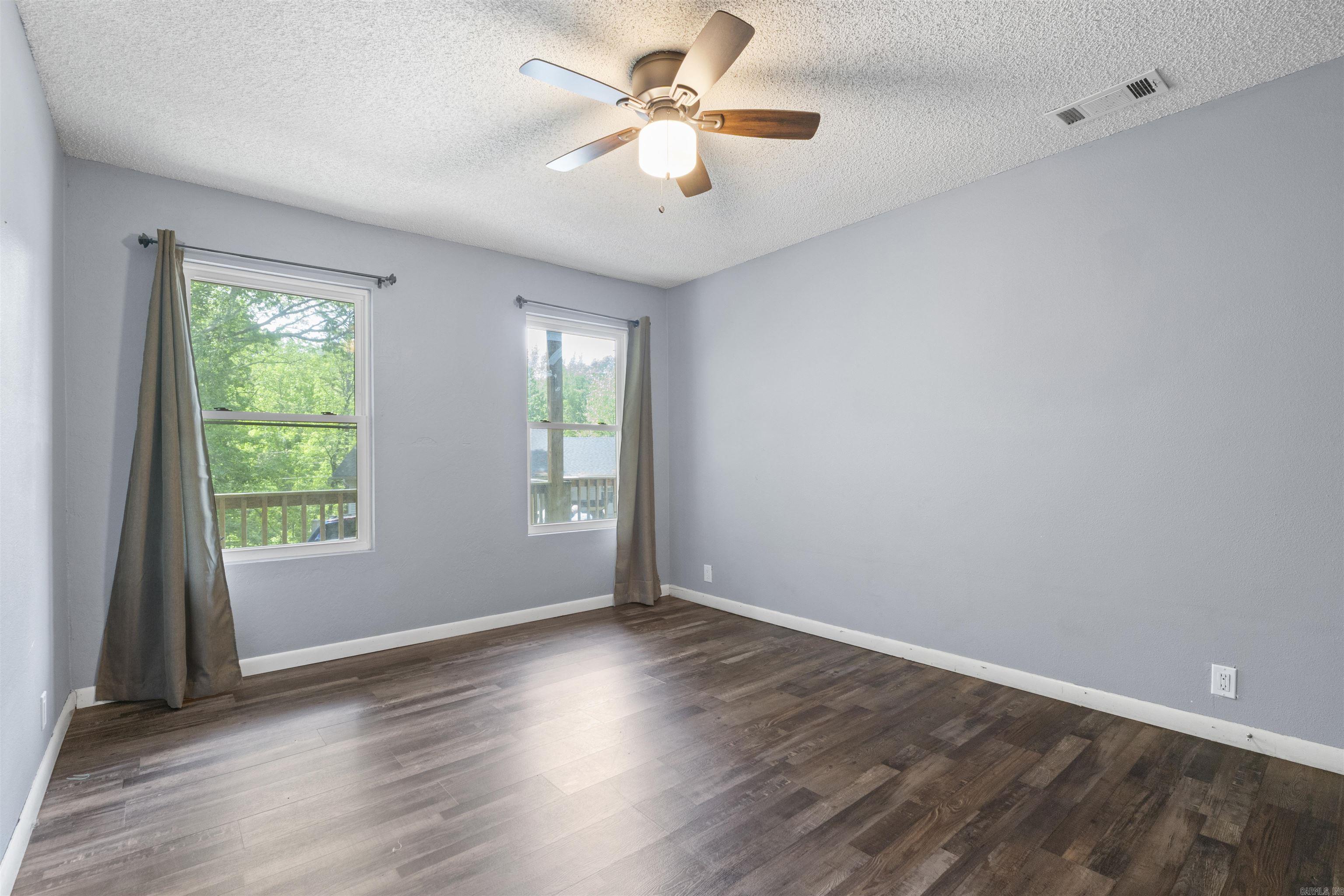 VALENCIA COURTS - Residential