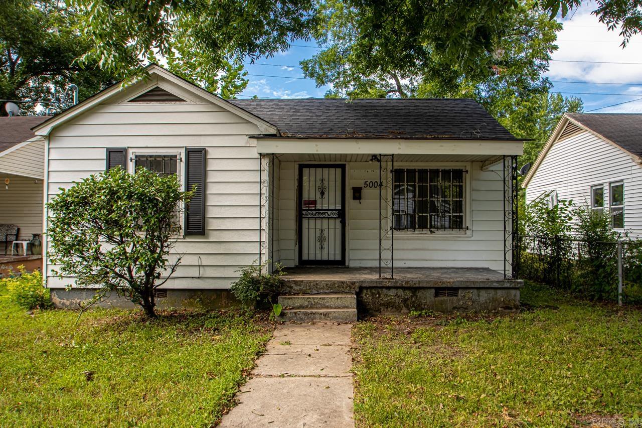 Attention Investors/Home Buyers. Looking for your next rental property? Look no further! This newly renovated 3 bed 1 bath charmer is waiting for it's next owner. New kitchen and countertops, remodeled bathroom, fresh paint throughout, new light fixtures, new roof and hot water heater, as well as new electrical main box. Property also features a storage building in the back yard. Storage building has new roof, but will need siding repair and a new door ( owner will not do those repairs ). Don't miss out on your chance to add this charming home to your portfolio.