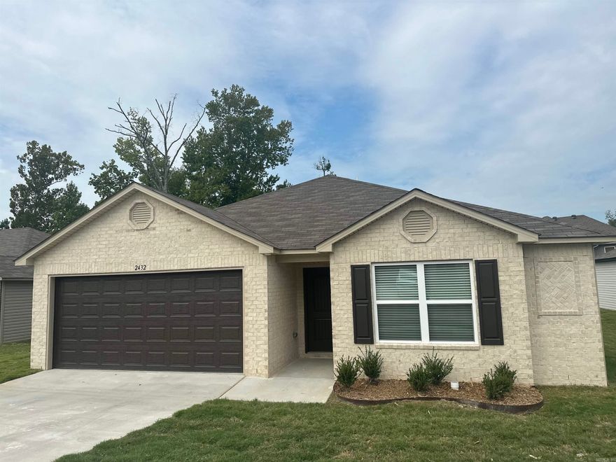 Magnolia plan  Upgrades: 60" fiberglass standup shower in Master Bath, plumbing faucet upgrade 2, 8" deep Kitchen sink, added cable jack, 16" laminate bar top in Kitchen, garage door opener level 1, fiberglass exterior doors, Cheyenne style doors, baseboards level 2, 25in wide attic stairs, double bowl vanity in Master Bath, full sod, stainless steel appliance package.      ***AGENTS, PLEASE SEE AGENT REMARKS OR SHOWING REMARKS.***  $100 initial assessment collected at time of closing.