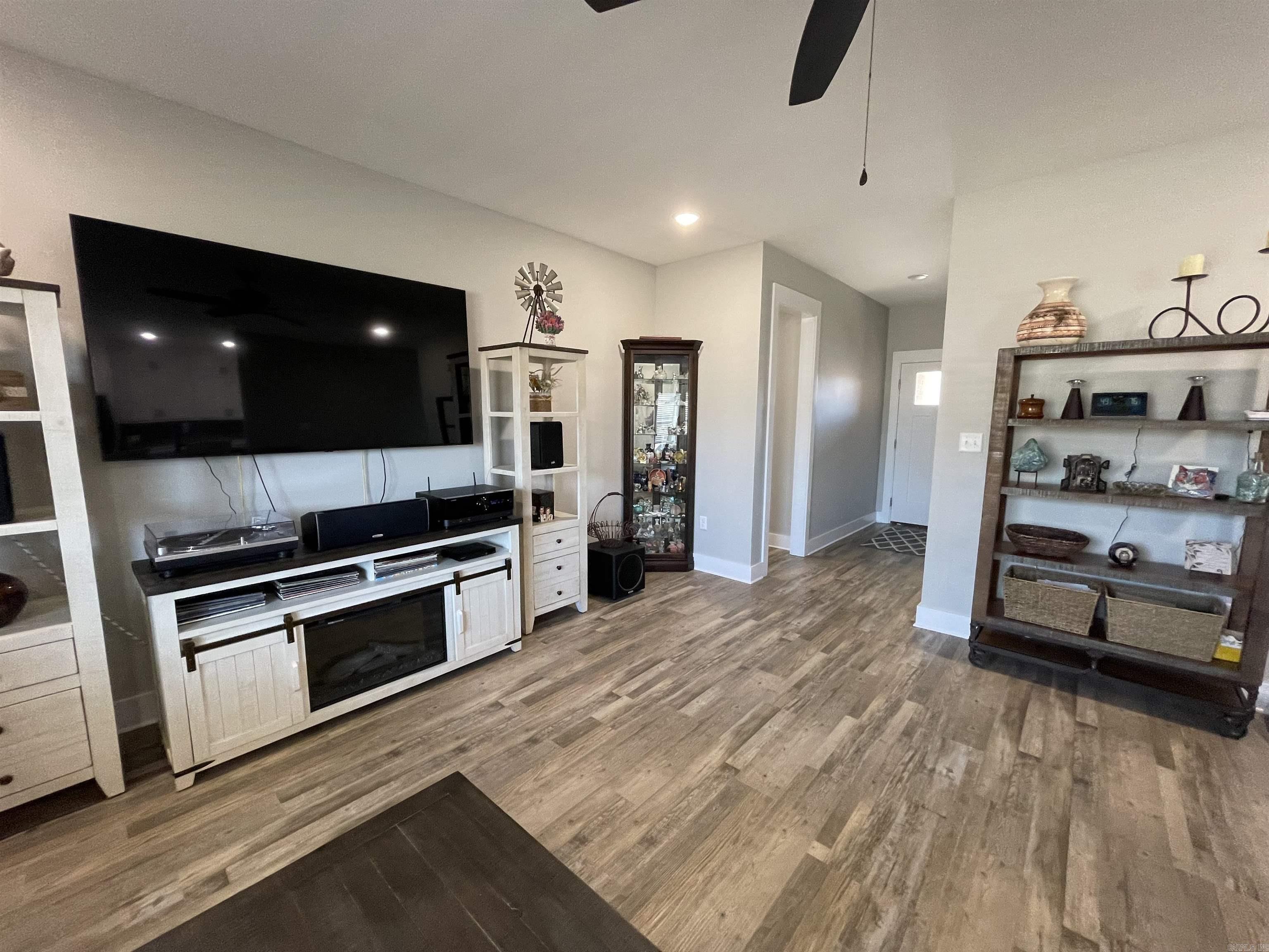 EAST MEADOW - Residential