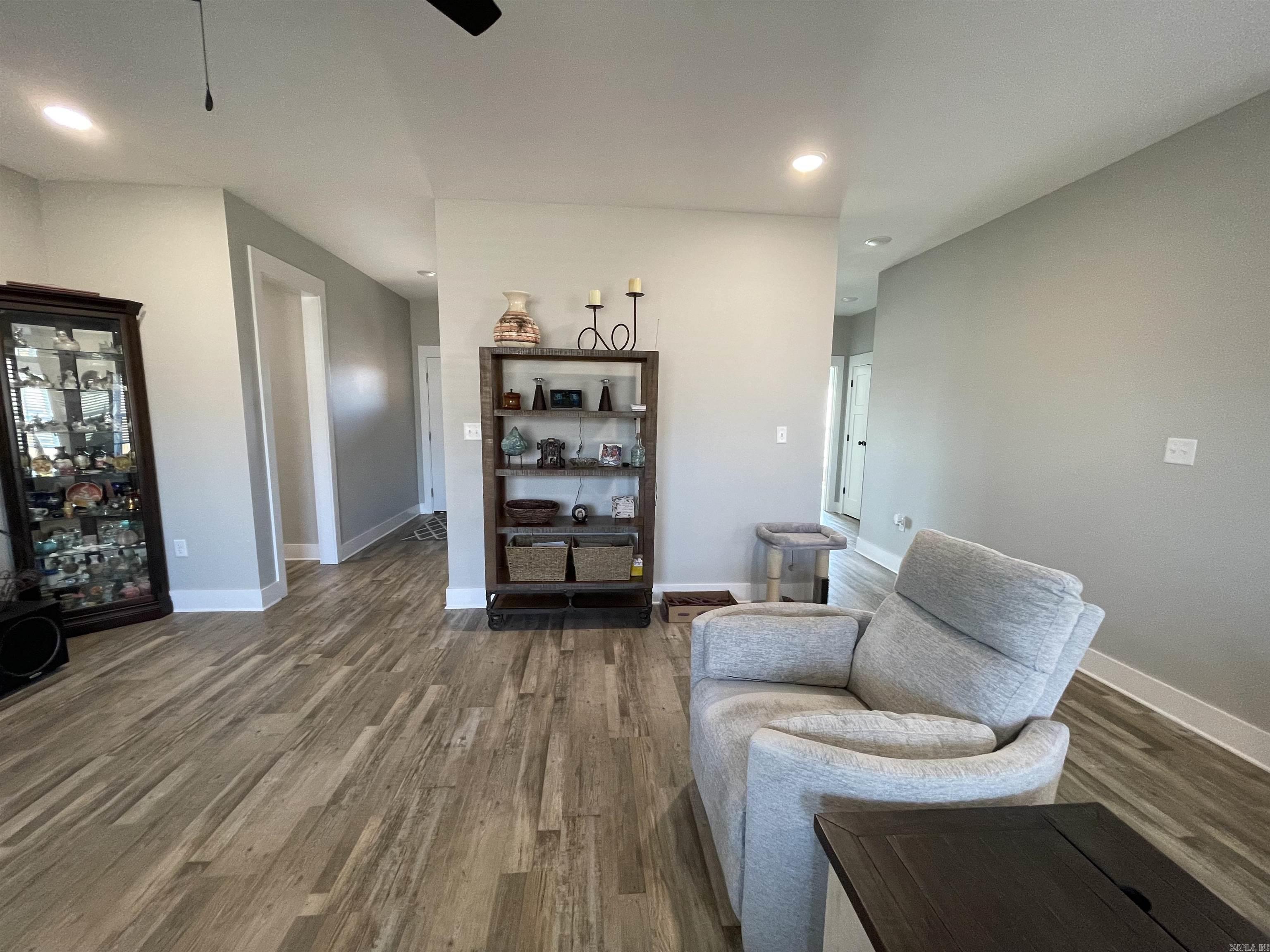 EAST MEADOW - Residential