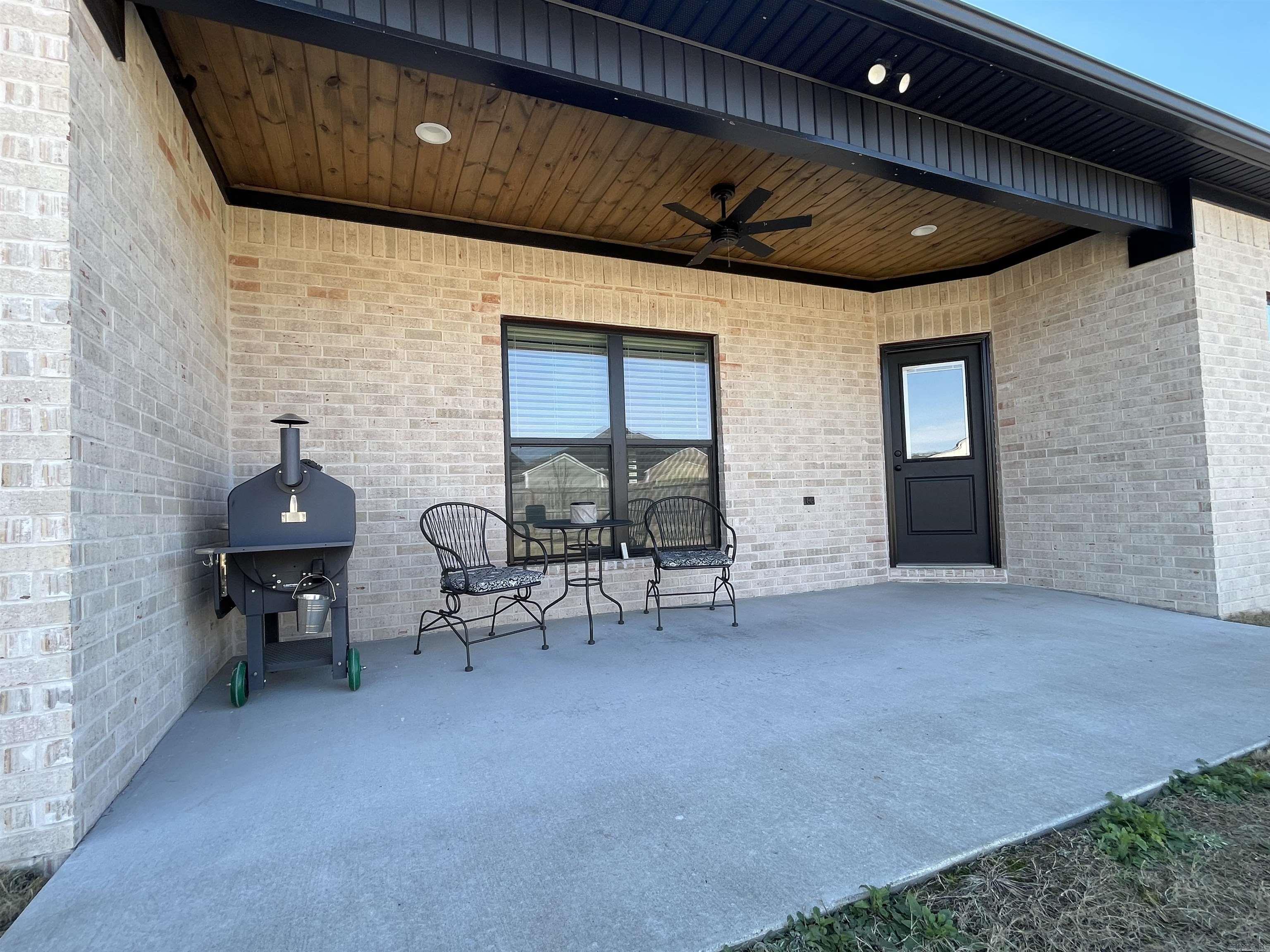 EAST MEADOW - Residential