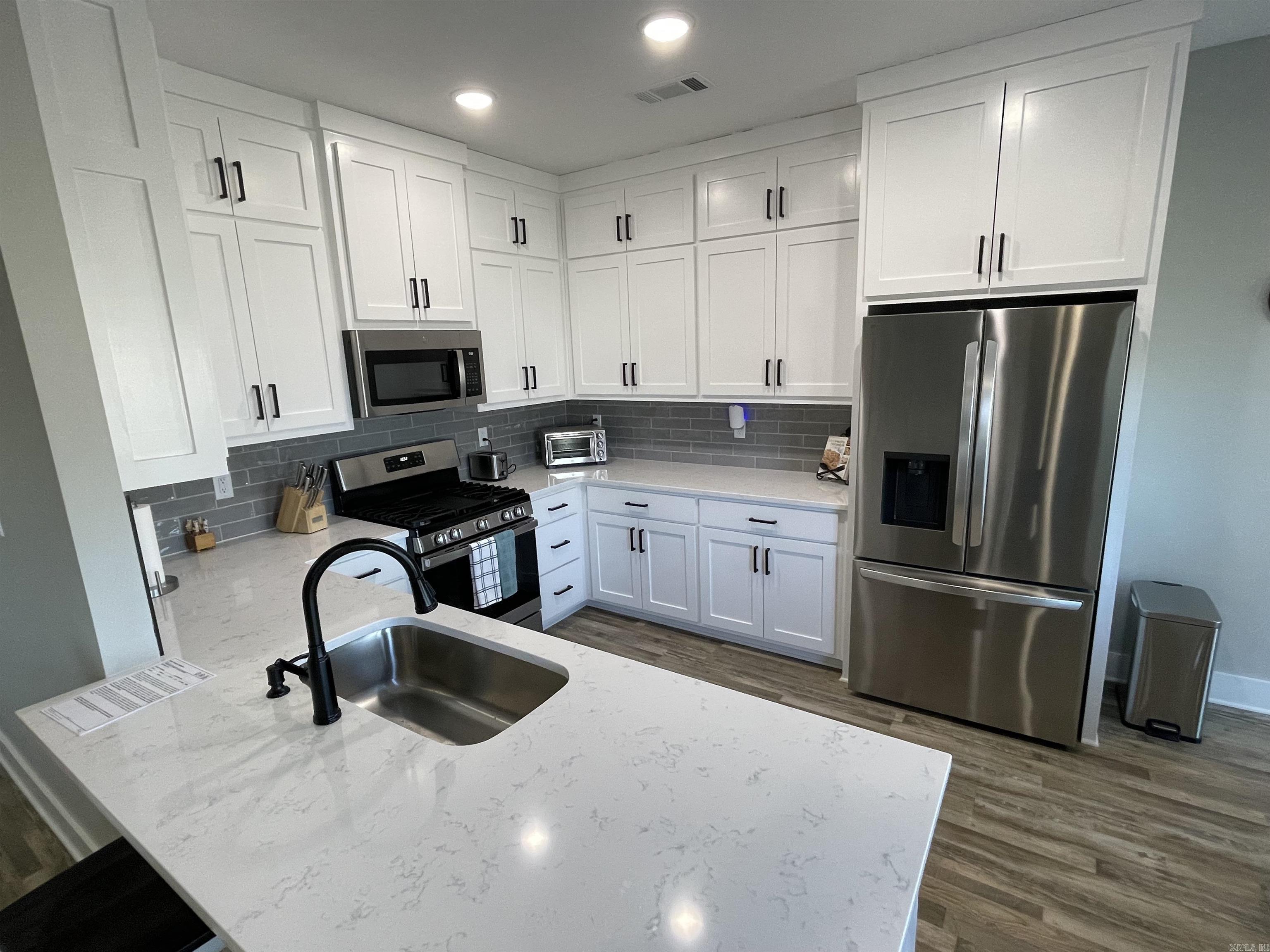 EAST MEADOW - Residential