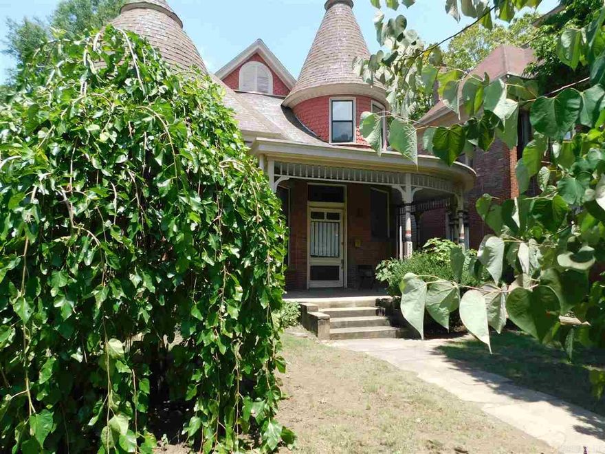 Historic home has wonderful 2 story apt. 1 bedroom in the turret AVAILABLE NOW! Huge living room with gas fireplace, antique mantel, hardwood floors, 14 ft. ceilings, lots of windows, plenty of storage, furnished kitchen, W/D, HVAC, ceiling fans, bedroom in the turret with sitting room, 1 bath, private entrance & parking, covered front porch. Call Marshall Peters & Associates 501-414-8340