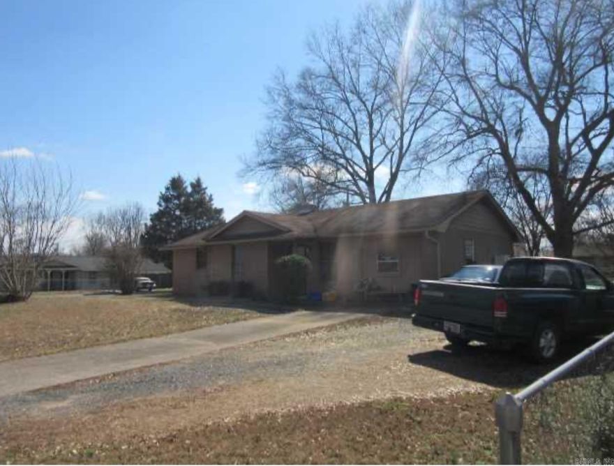 OLDER HOME IN NEED OF LOTS OF REPAIRS ,ROOF ,HEAT  A/c. FLOORING KITCHEN Appliances,plumbing etc .COMPLETE REBUILD .HOUSE WAS PURCHASED AS IS WHERE IS .