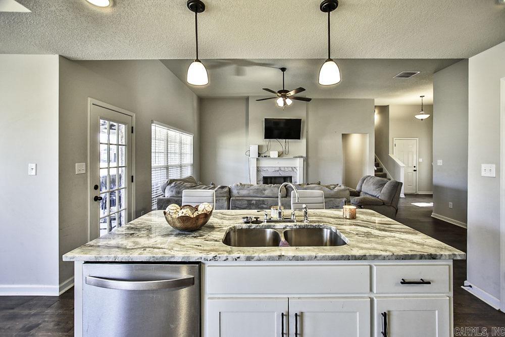 RUSTLING OAKS - Residential