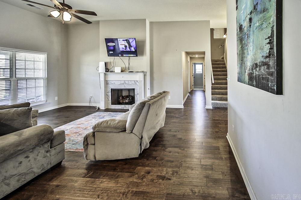 RUSTLING OAKS - Residential