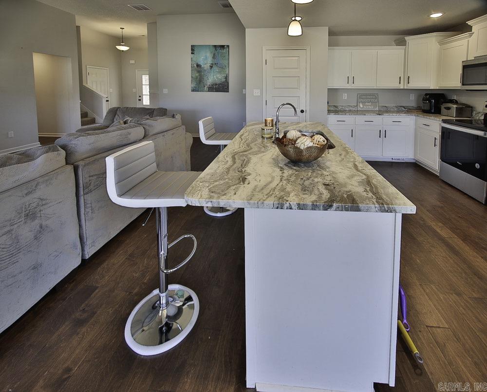RUSTLING OAKS - Residential