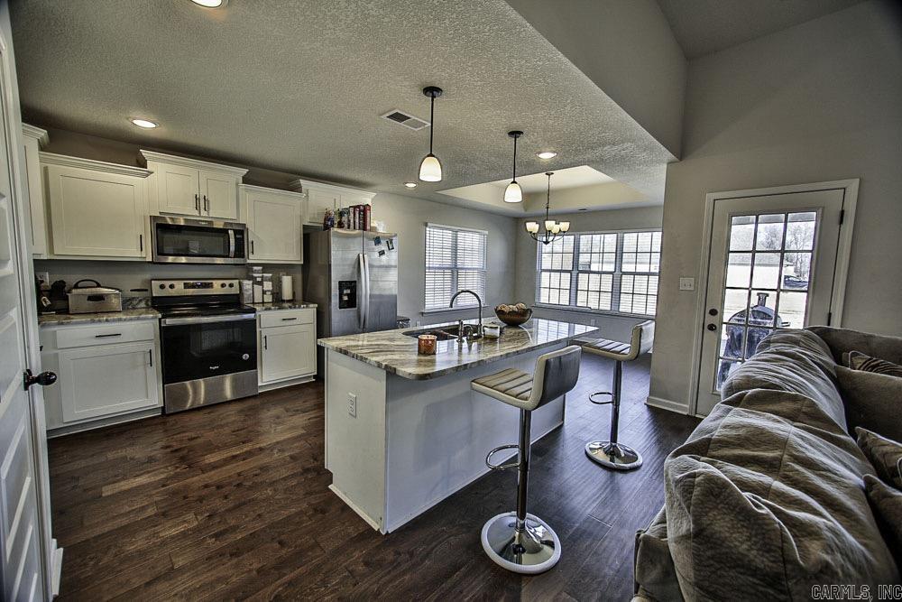 RUSTLING OAKS - Residential