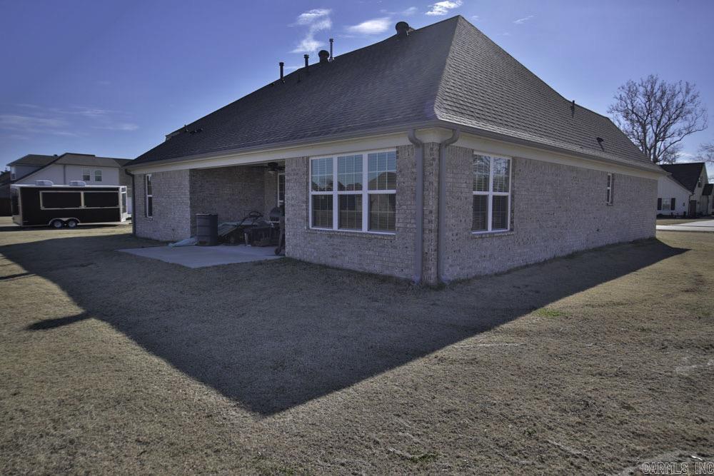 RUSTLING OAKS - Residential