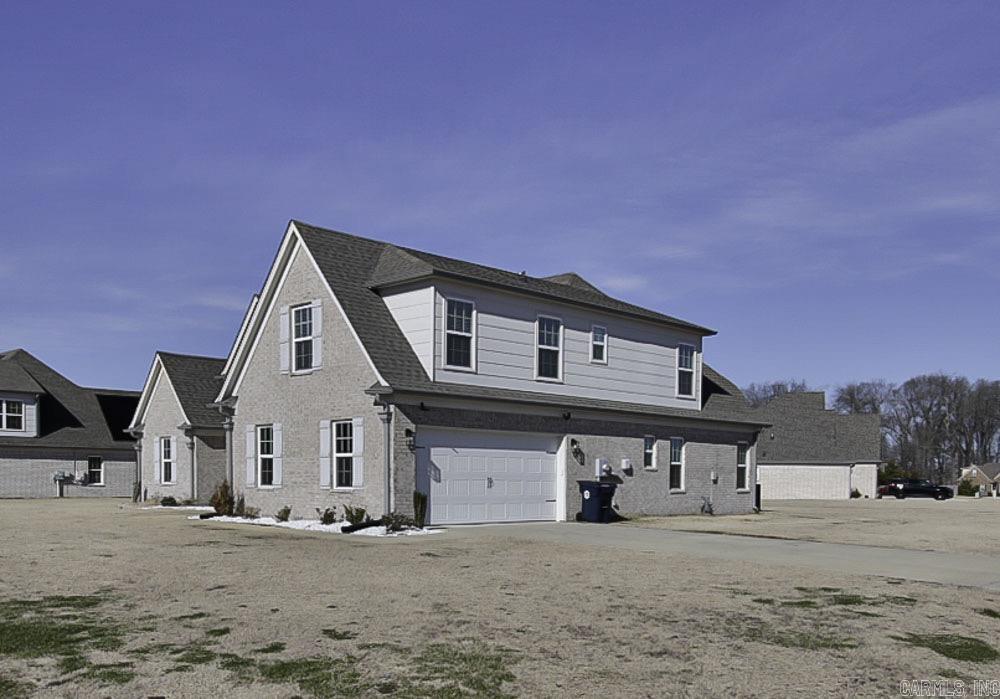 RUSTLING OAKS - Residential