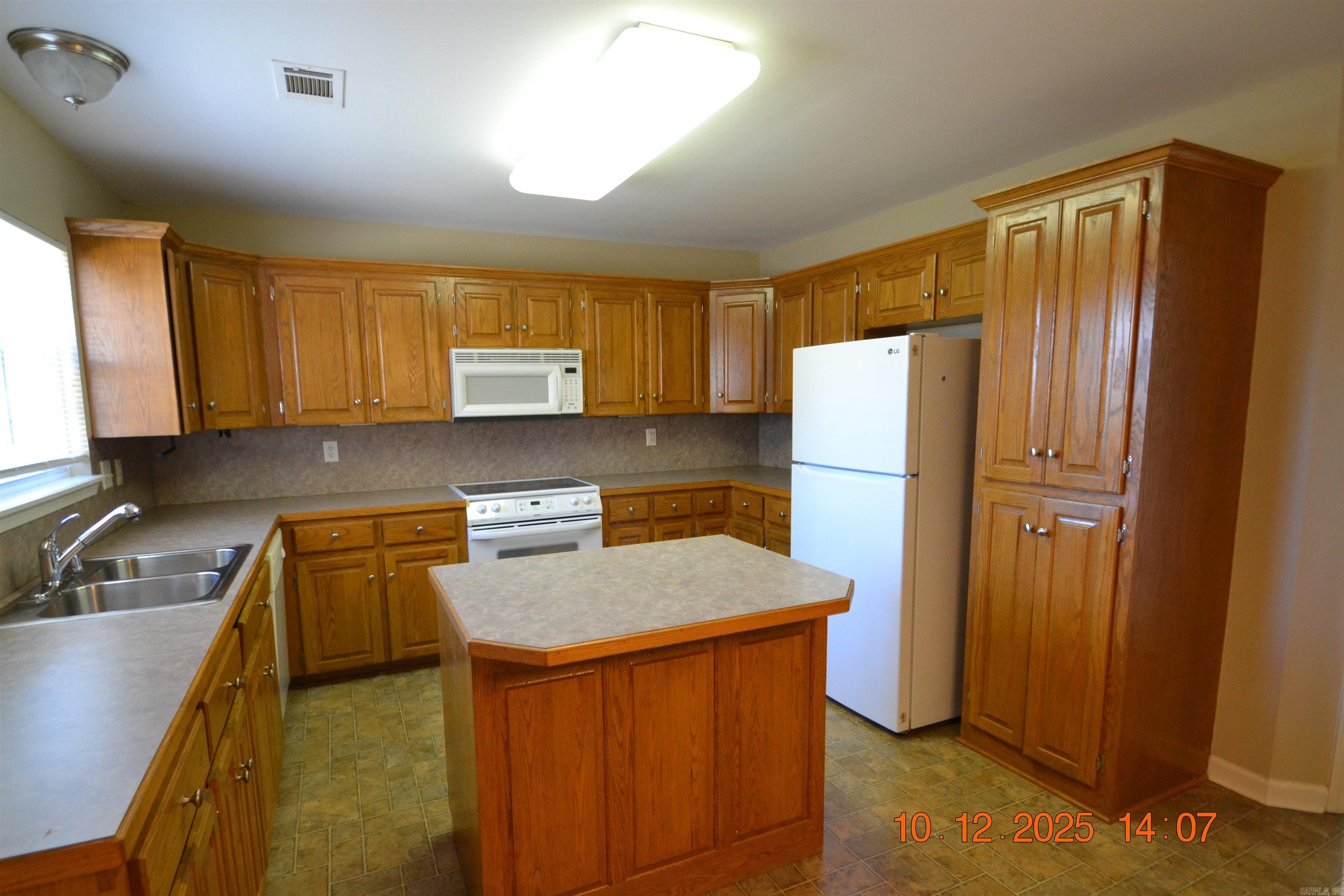 MEADOWLAKE - Residential