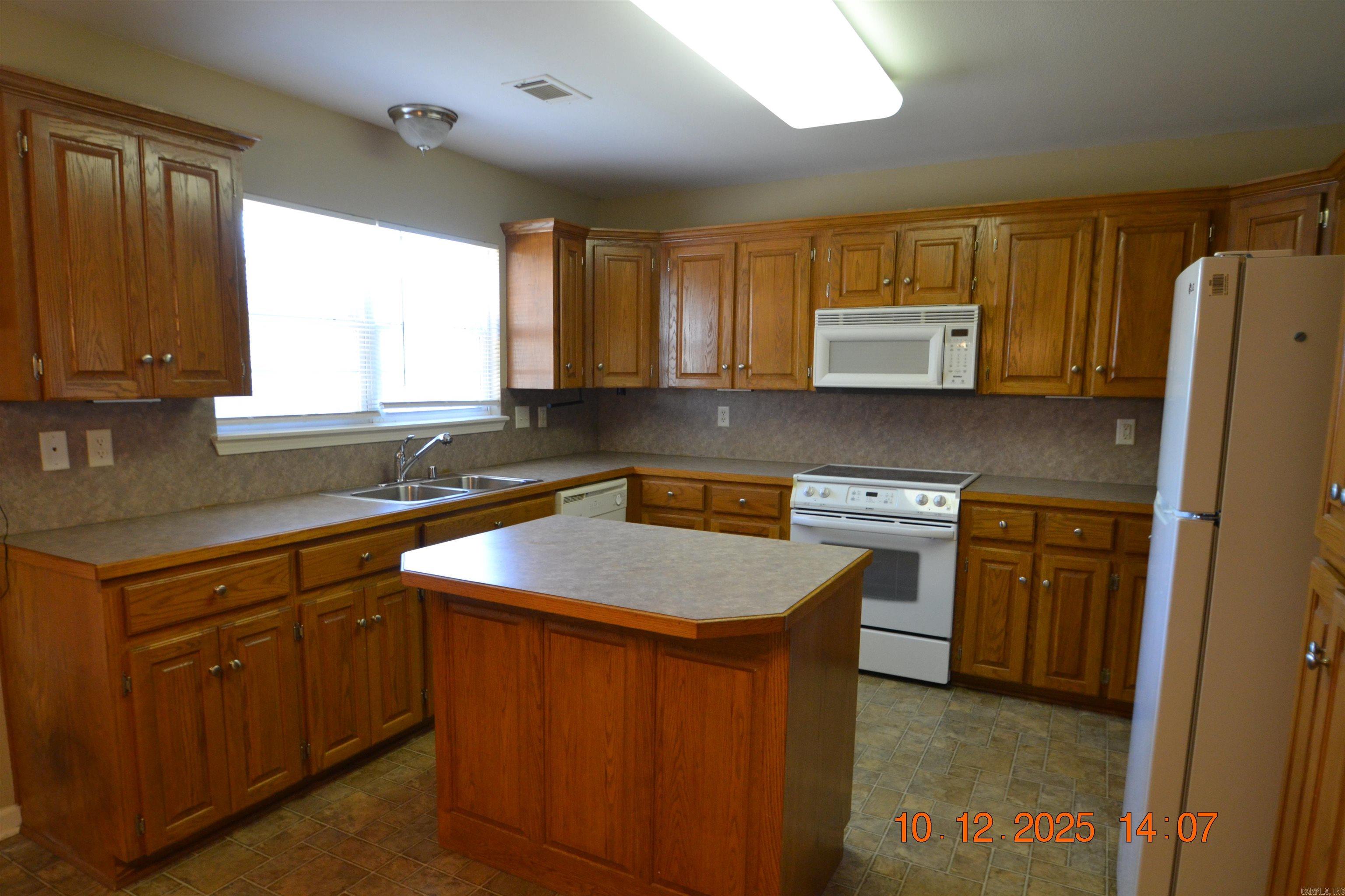 MEADOWLAKE - Residential