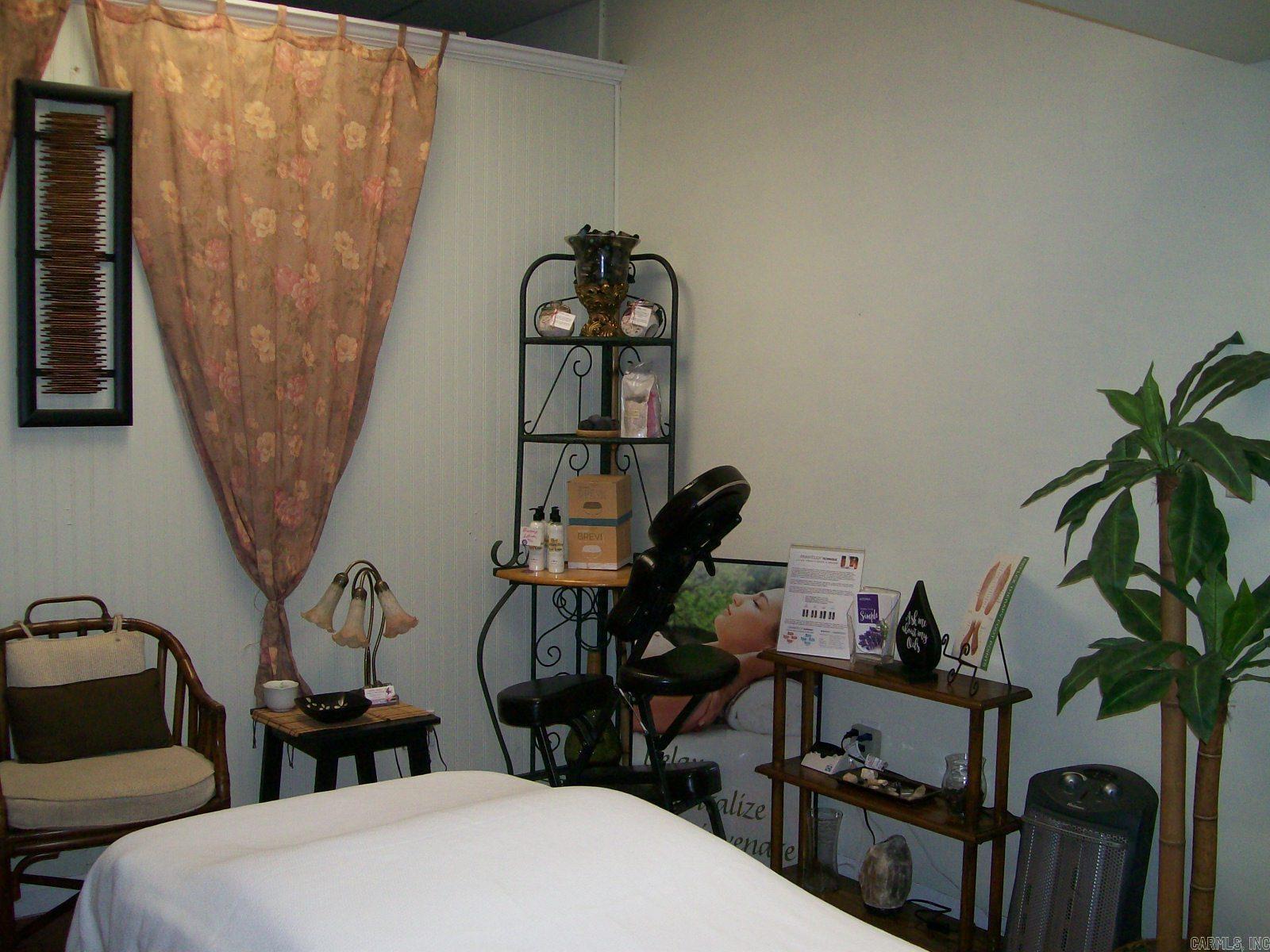 Seastrunk JR - Commercial Sale