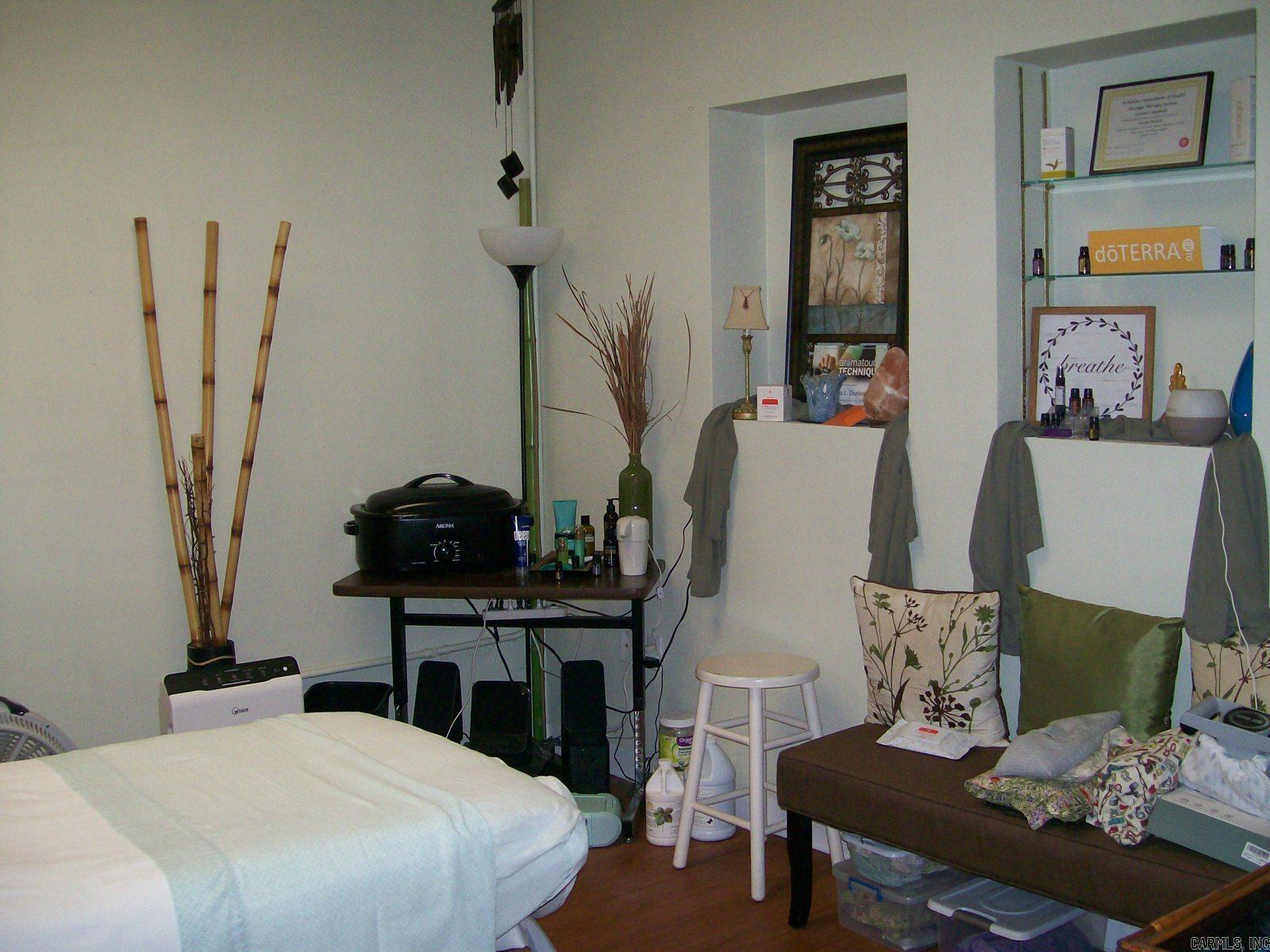 Seastrunk JR - Commercial Sale