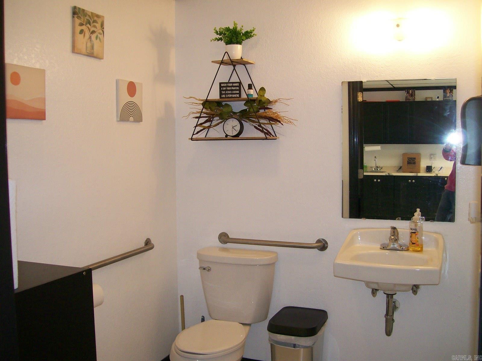 Seastrunk JR - Commercial Sale