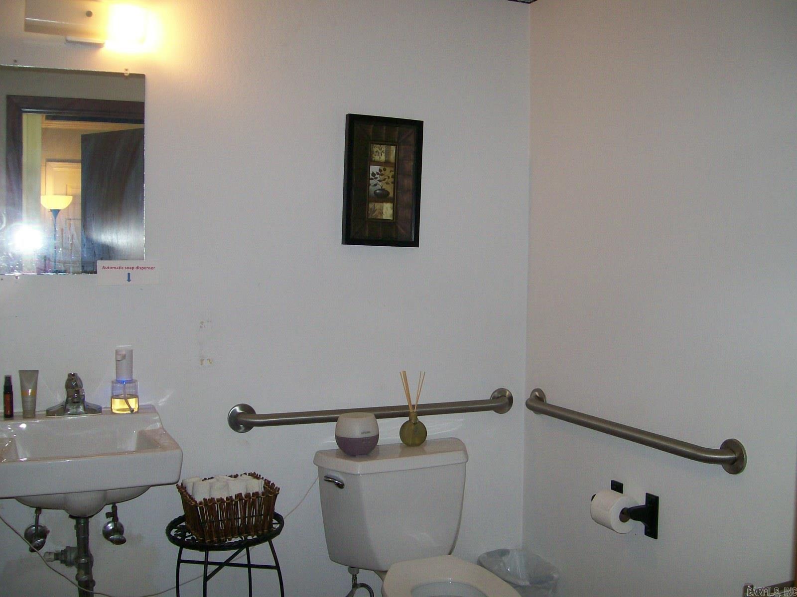 Seastrunk JR - Commercial Sale