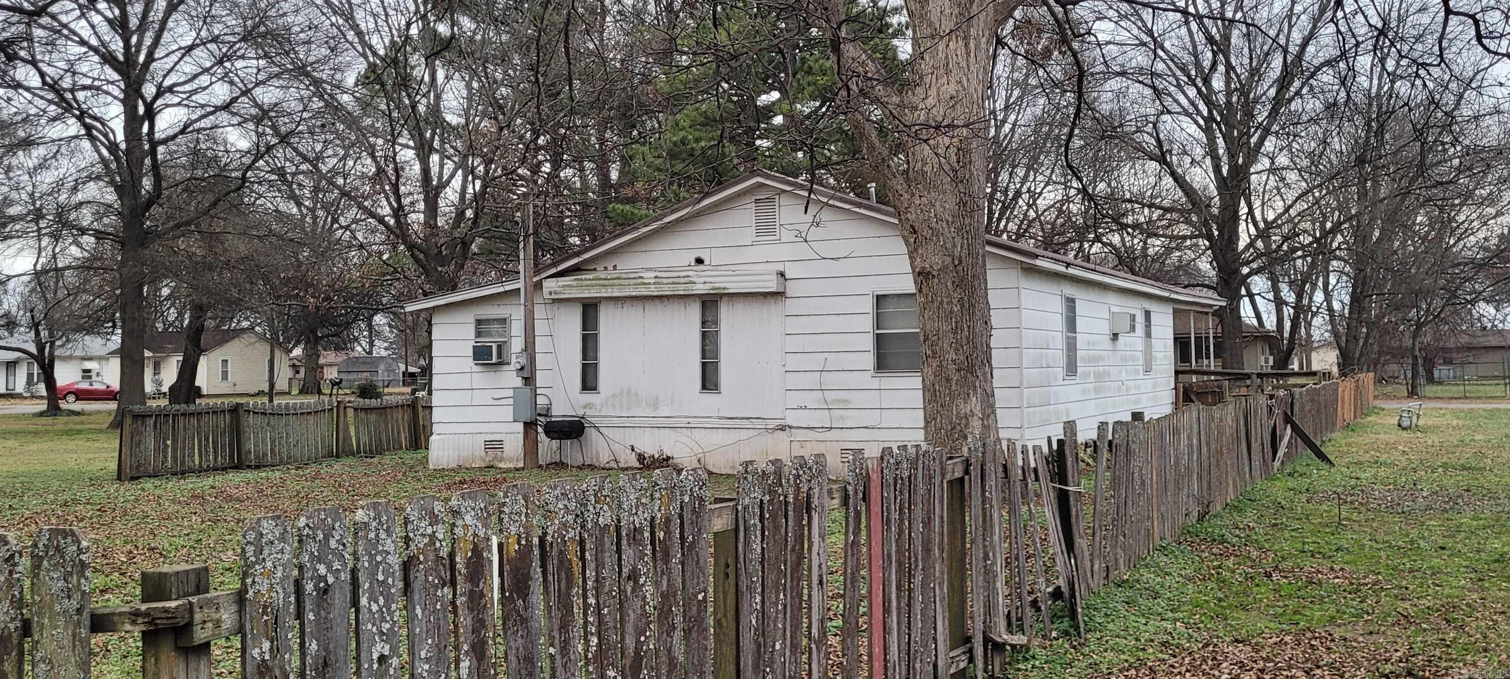 NEW ADDITION 1904 (E OF JACKSON) - Residential