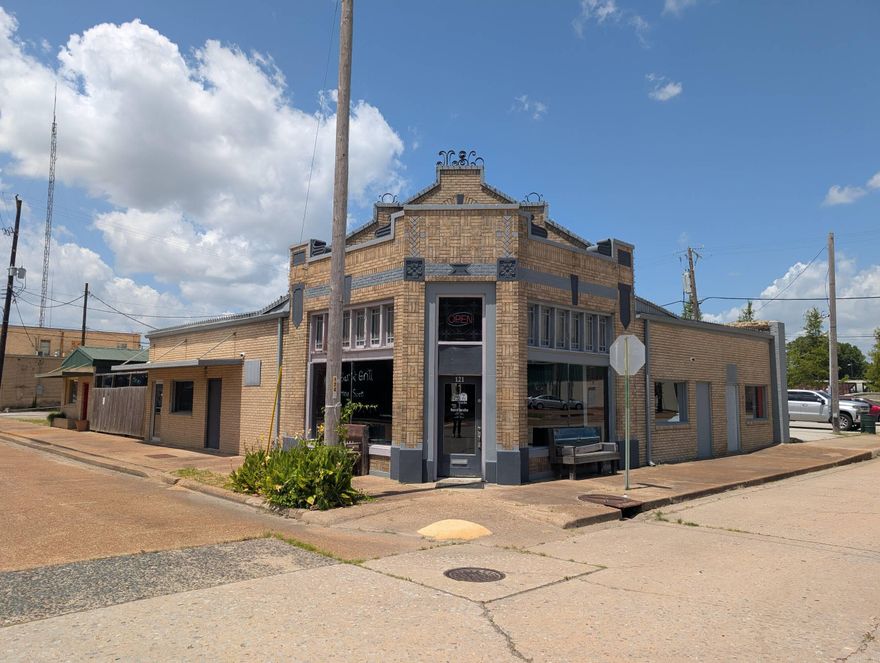 Seize the opportunity to own a fully equipped, turnkey restaurant in one of Newport’s most dynamic downtown locations—just steps from the new Technical Depot! Surrounded by a growing hub of innovation, business, and foot traffic, this property offers exceptional visibility and access in a thriving commercial corridor.  The restaurant comes complete with all kitchen equipment, including commercial-grade appliances, refrigeration, prep stations, and more—ready for immediate operation. The welcoming dining area is well-appointed and can easily be customized to fit your brand or concept.  In addition to the main building, the property features a solid brick outbuilding—perfect for additional storage, office space, catering operations, or future expansion. The large lot offers generous outdoor space for parking, patio seating, or potential development.  Property Highlights:  Prime downtown location next to the new Technical Depot  Turnkey restaurant with fully equipped commercial kitchen  Well-maintained interior with functional layout  Brick outbuilding ideal for storage, prep, or office use  Large lot with potential for patio dining, events, or additional structures  High foot traffic