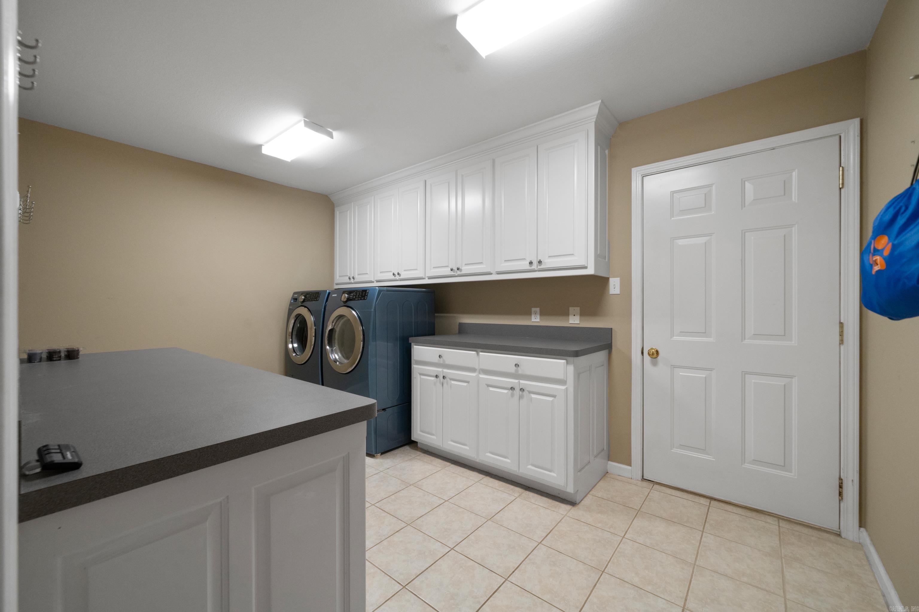 HUNTERS COVE - Residential