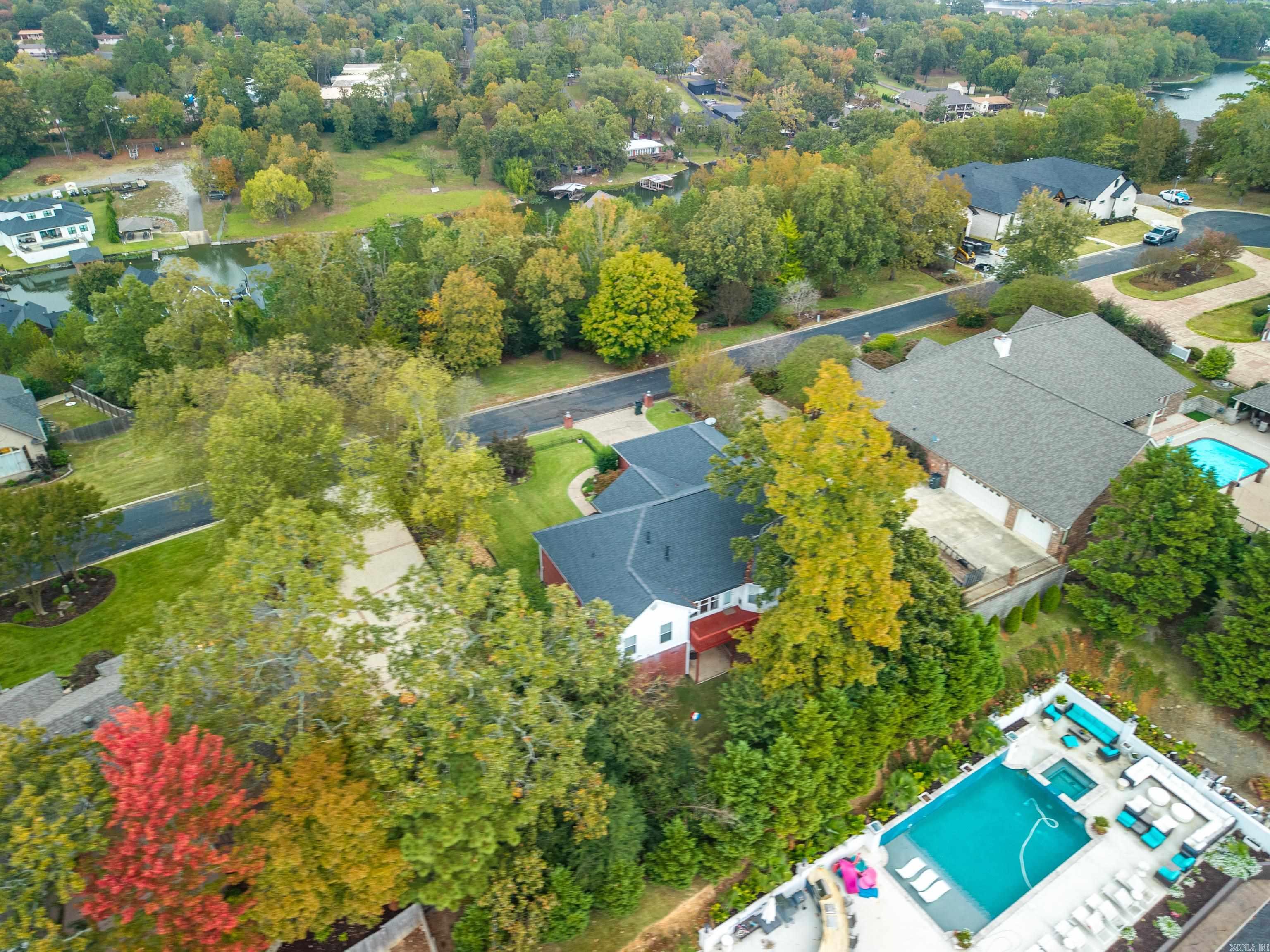 HUNTERS COVE - Residential