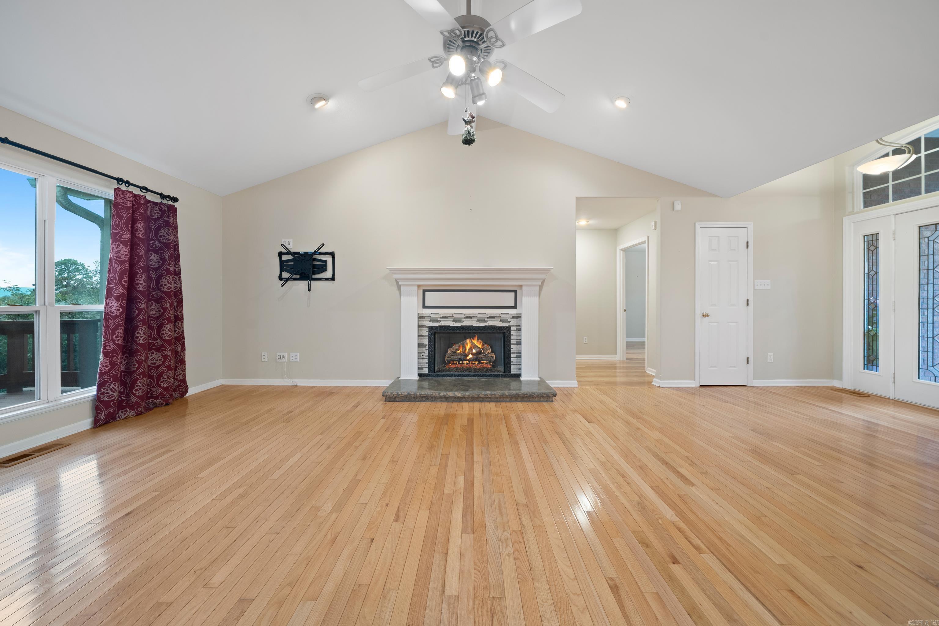 HUNTERS COVE - Residential