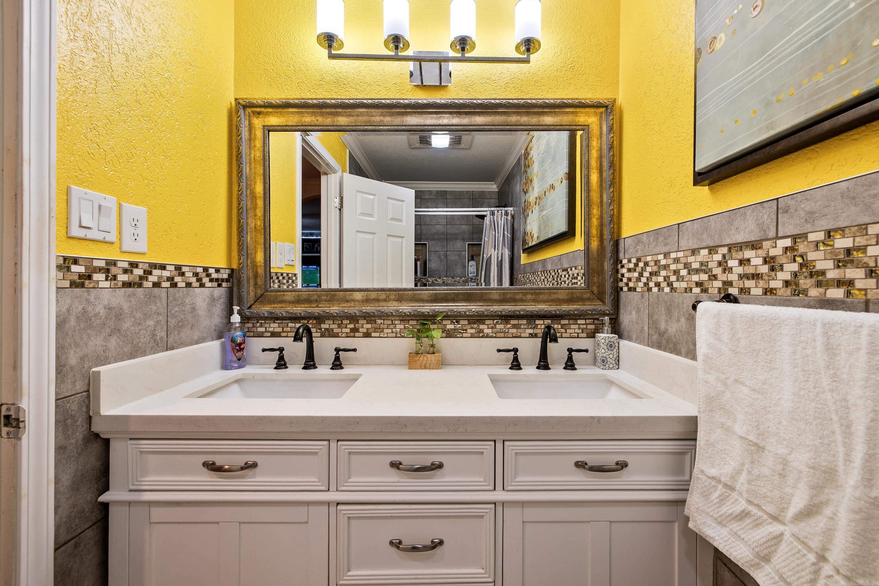 WATSON MANOR - Residential