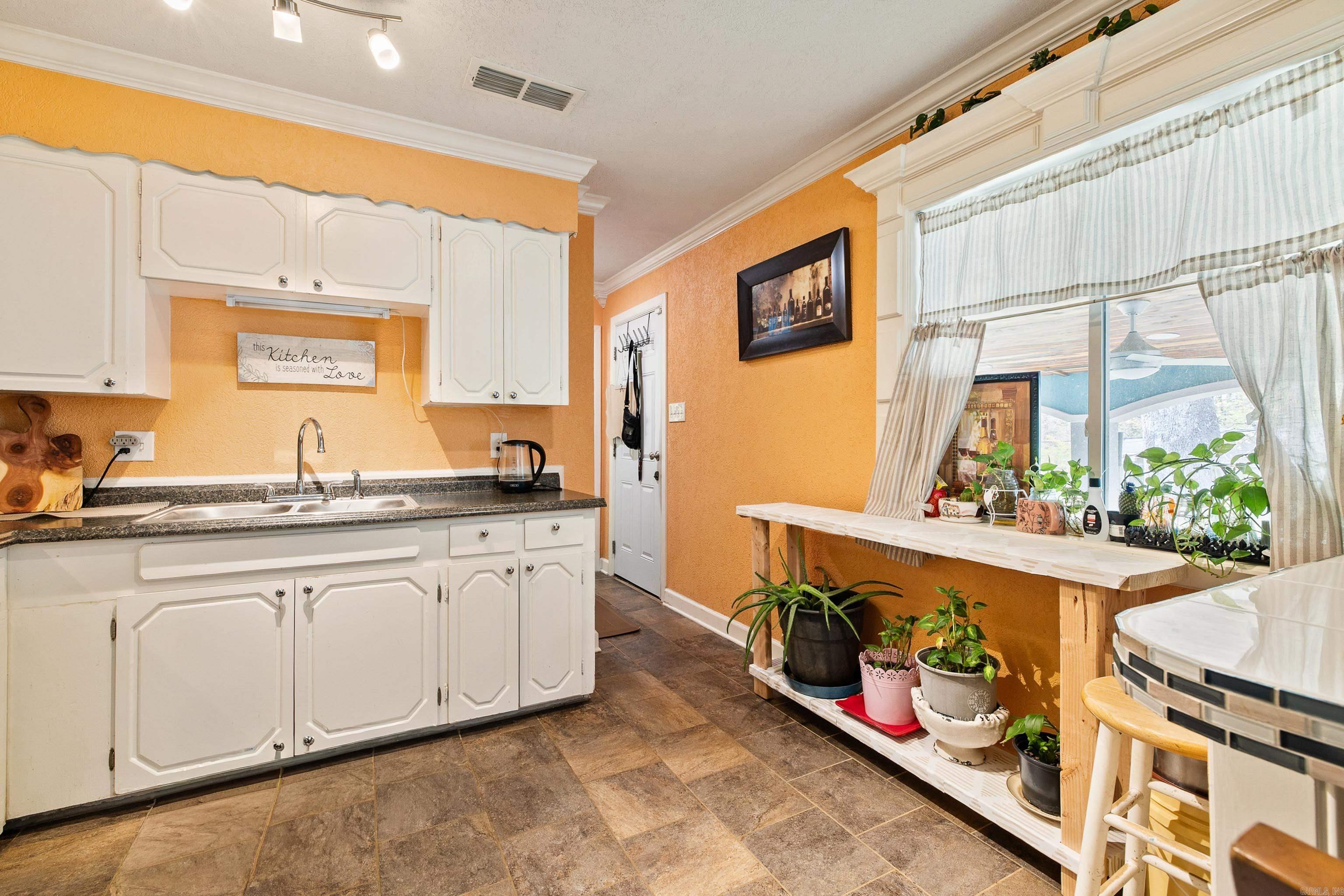 WATSON MANOR - Residential