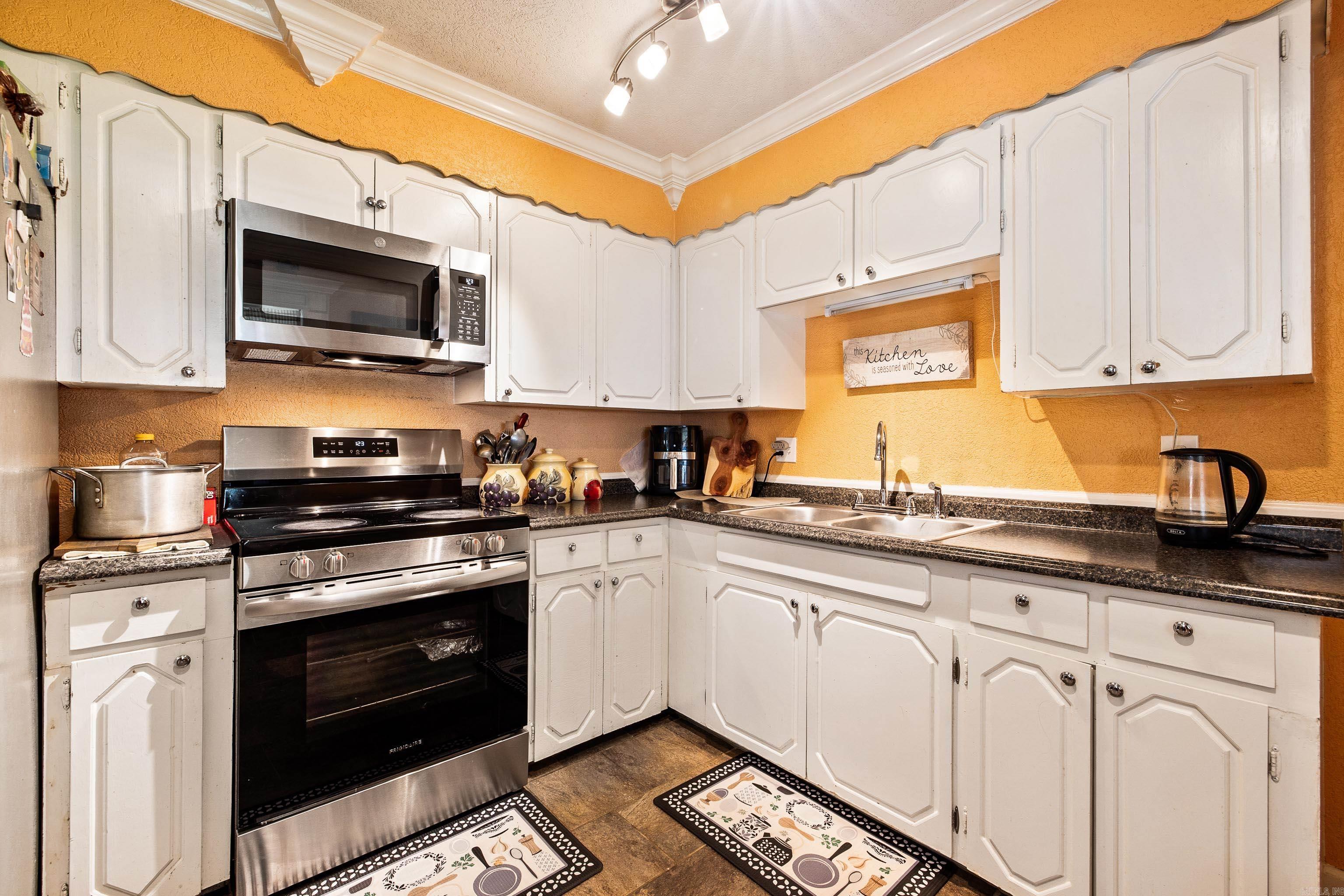 WATSON MANOR - Residential