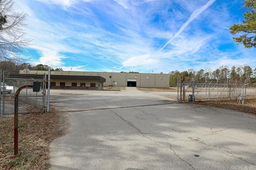 43 Acres and over 49,000sqft of warehouse space. This property is ready for anything! In the middle of the industrial area of Saline County. Quick access to I-30.
