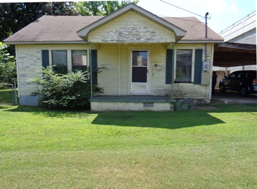 Super cute home with some TLC put into it. Realtors introduce this one to your investors.