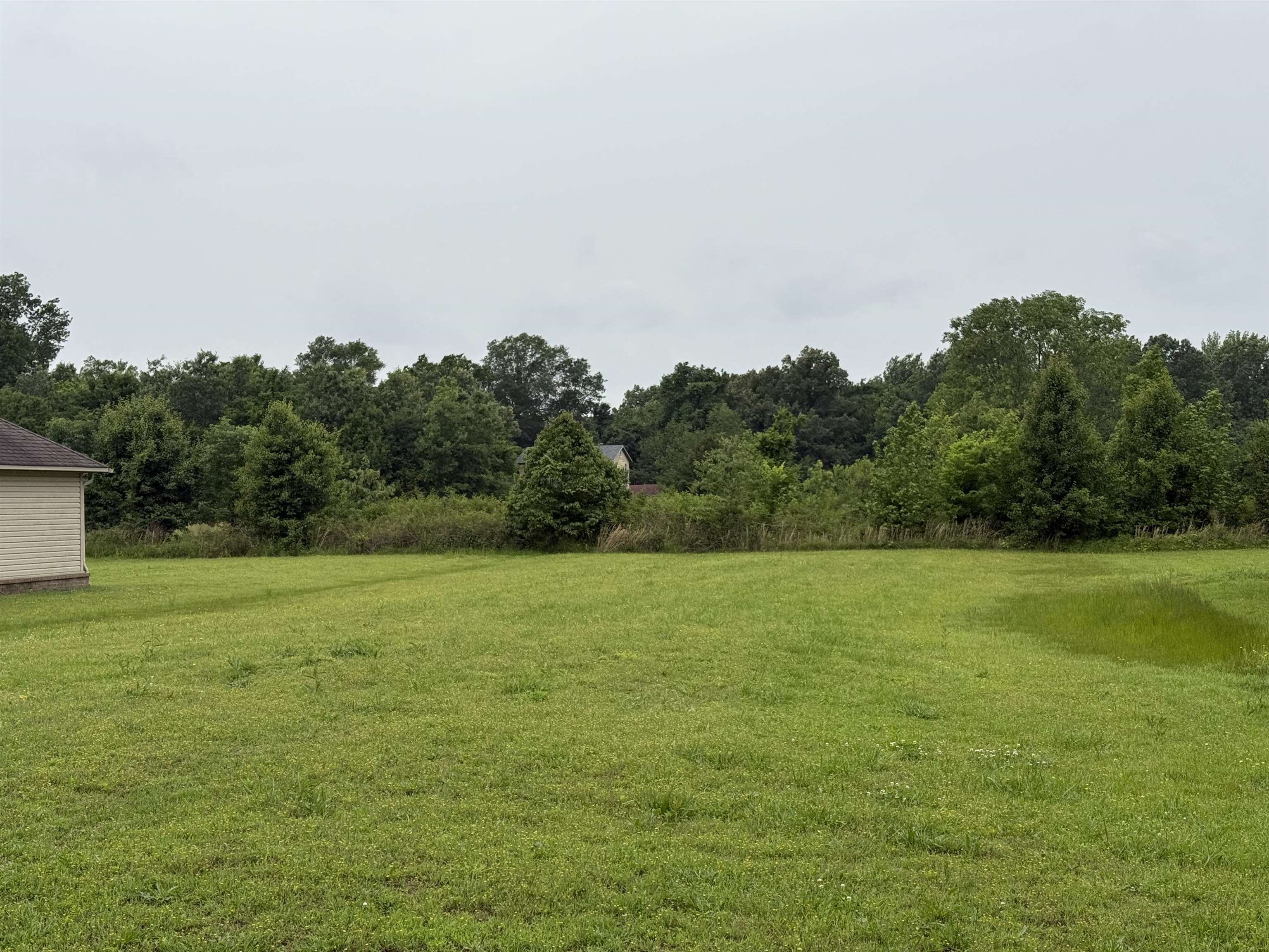 Residential development land in south Jonesboro. Perfectly situated in a growing area for a housing development or a large estate lot.