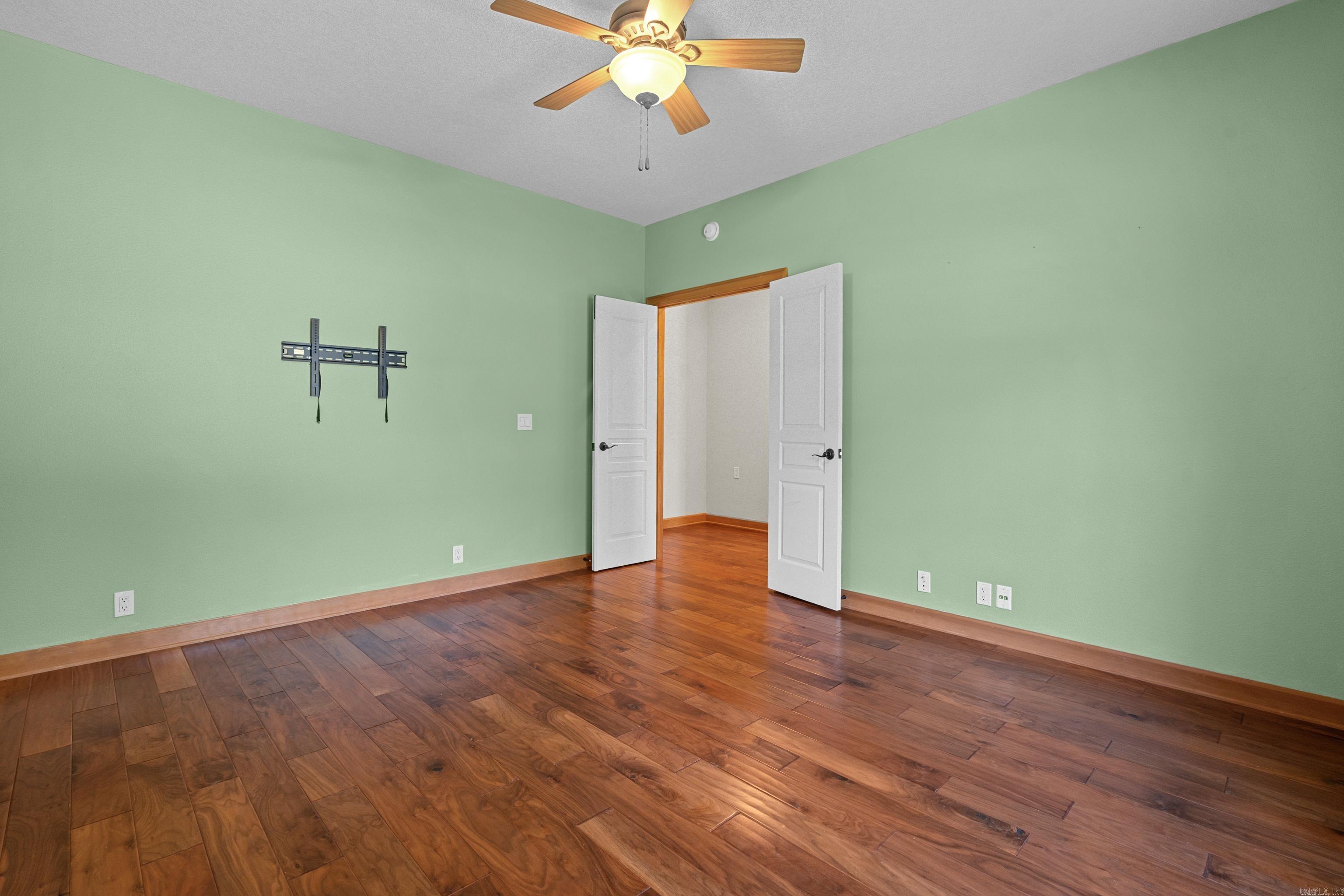 Isabella Courts - Residential