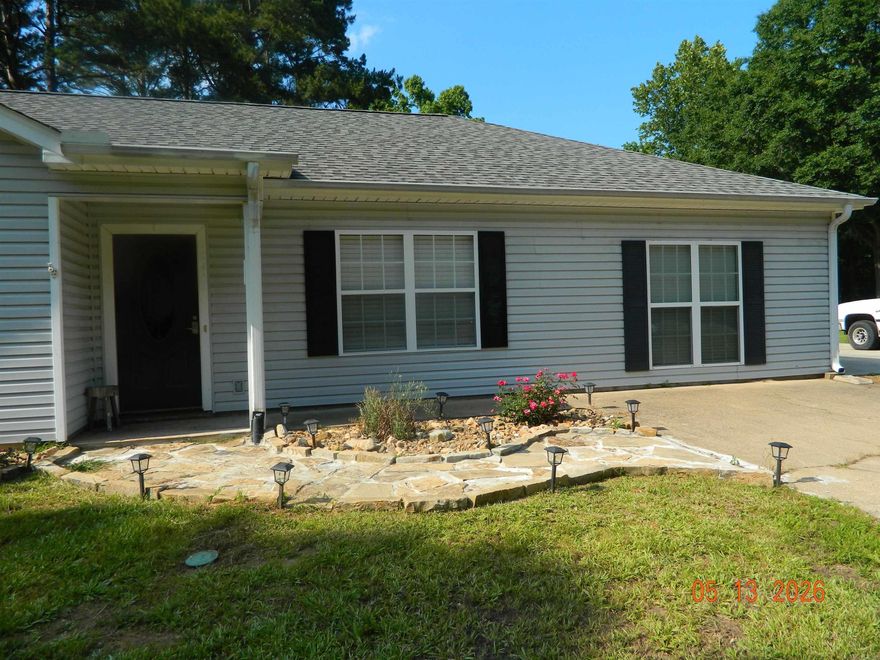 Wonderful Home Located in Caddo Valley. Easy access to I-30 Close to Town , Minutes from Degray Lake and Hot Springs. 3 Bedrm 2 1/2 Bath , Open Concept, Large Family Room, LVP Flooring. Lots of room fro the Kids or Fur Babies. Playground, Picnic Area and Fishing Just down the road, Enjoy Floating the River. Call for Your Showing Today!