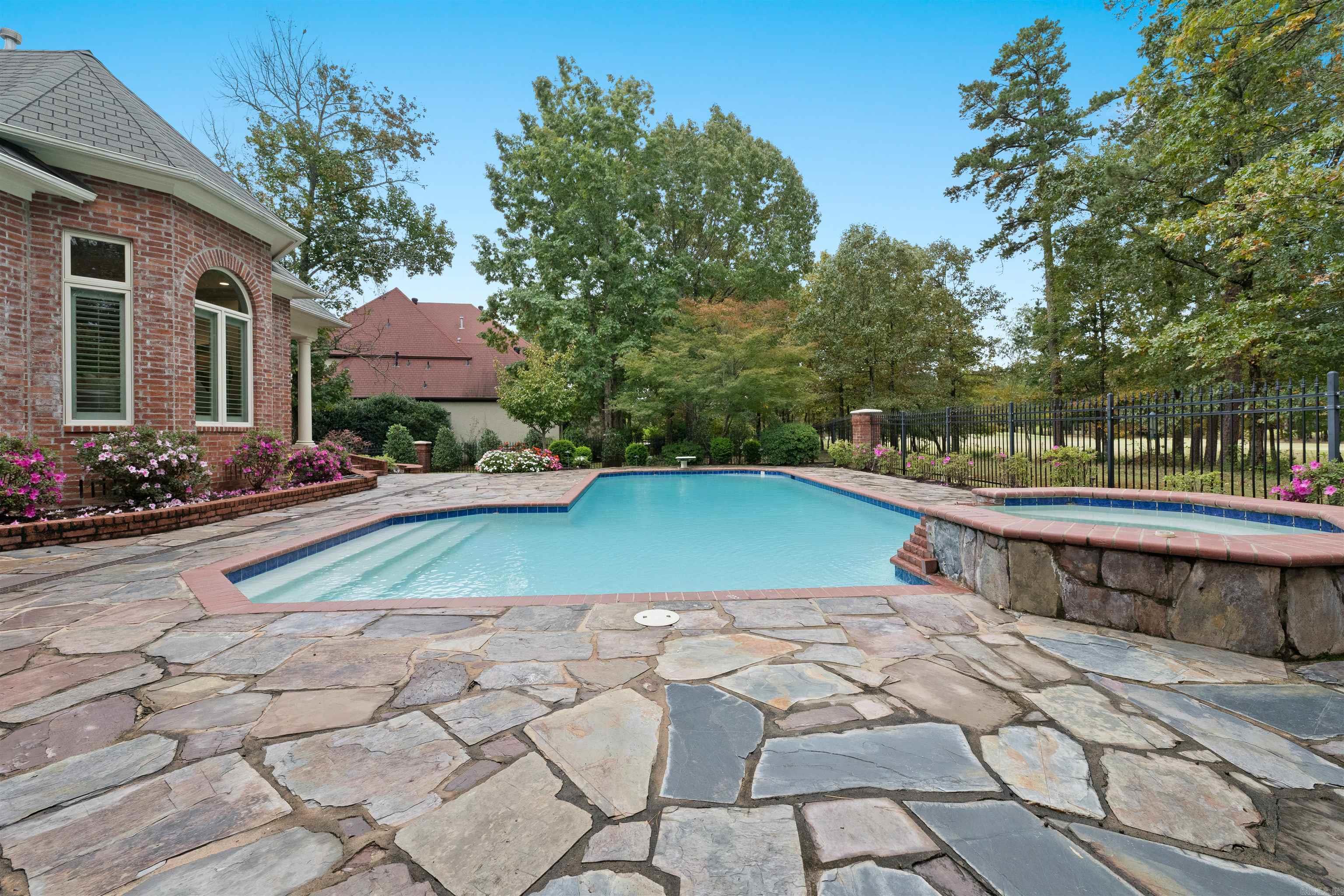 CHENAL VALLEY SOLOGNE CIRCLE - Residential