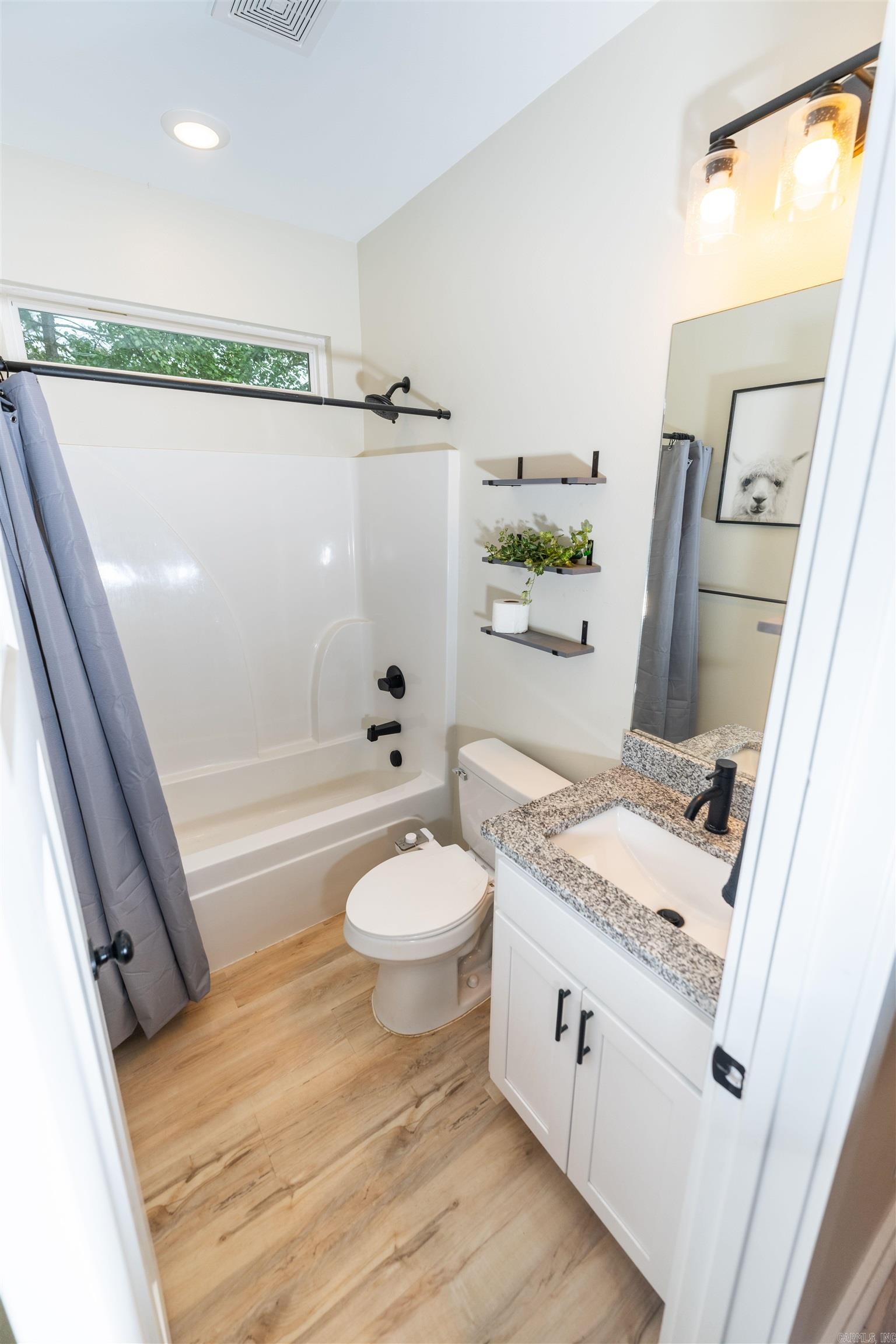 DIAMONDHEAD J - Residential