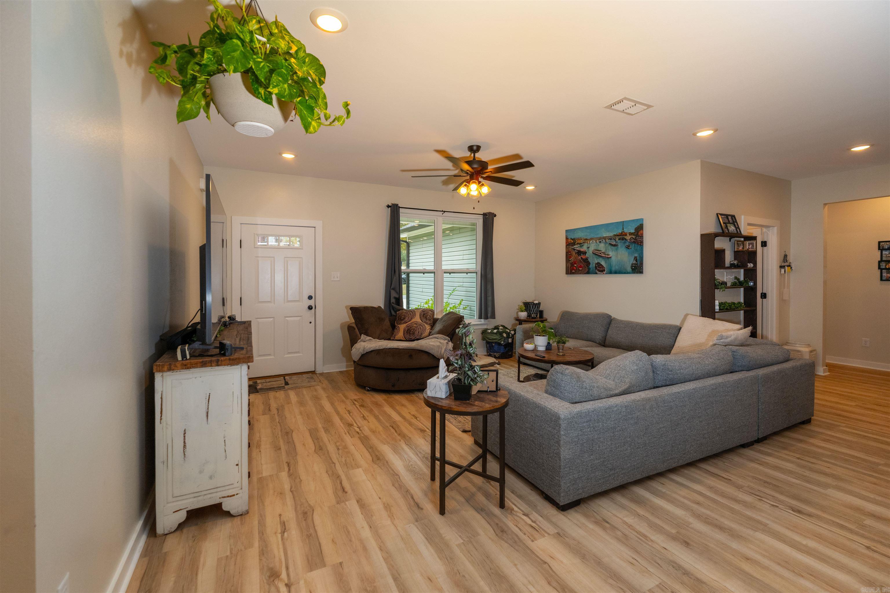 DIAMONDHEAD J - Residential