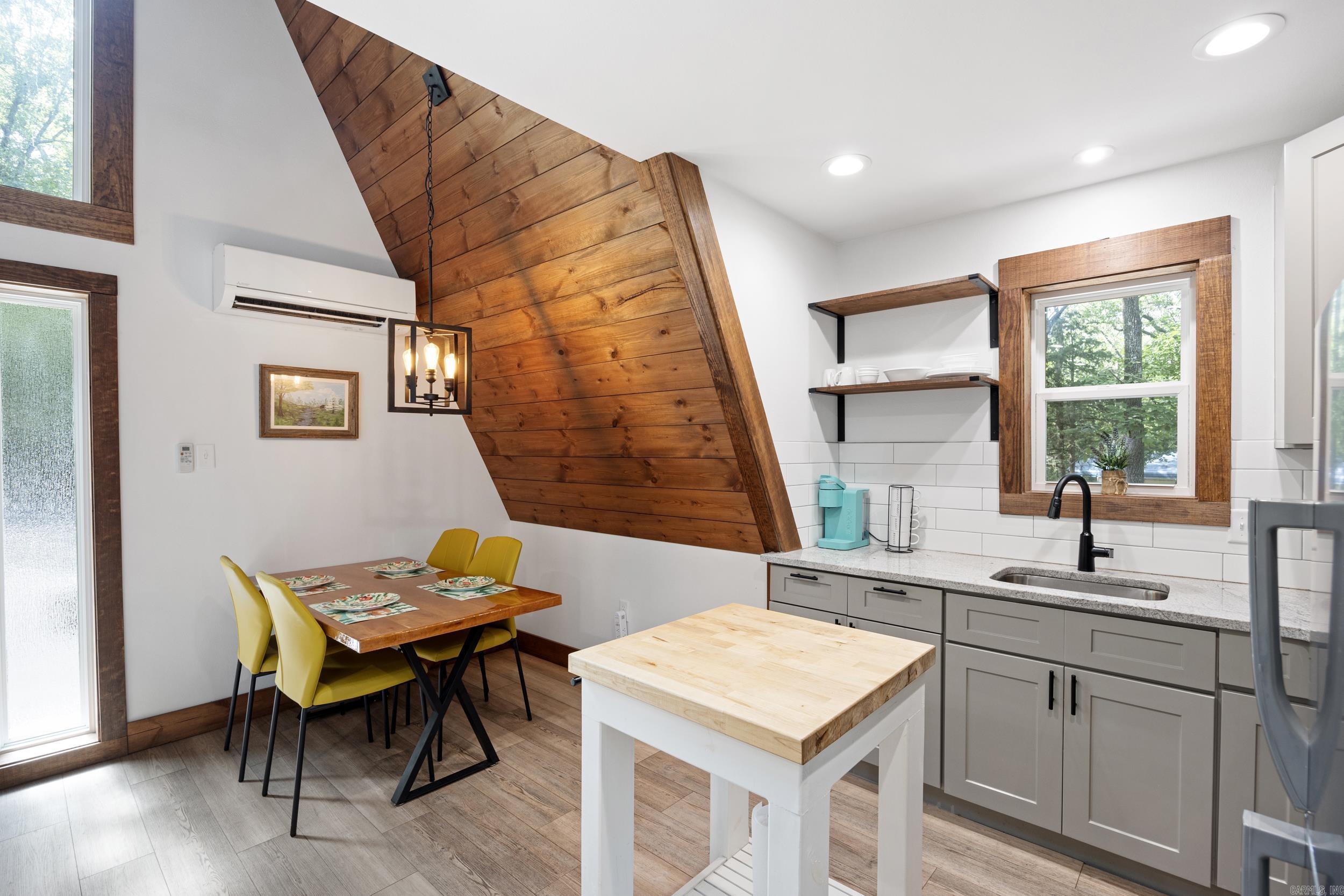 Petit Jean - Residential