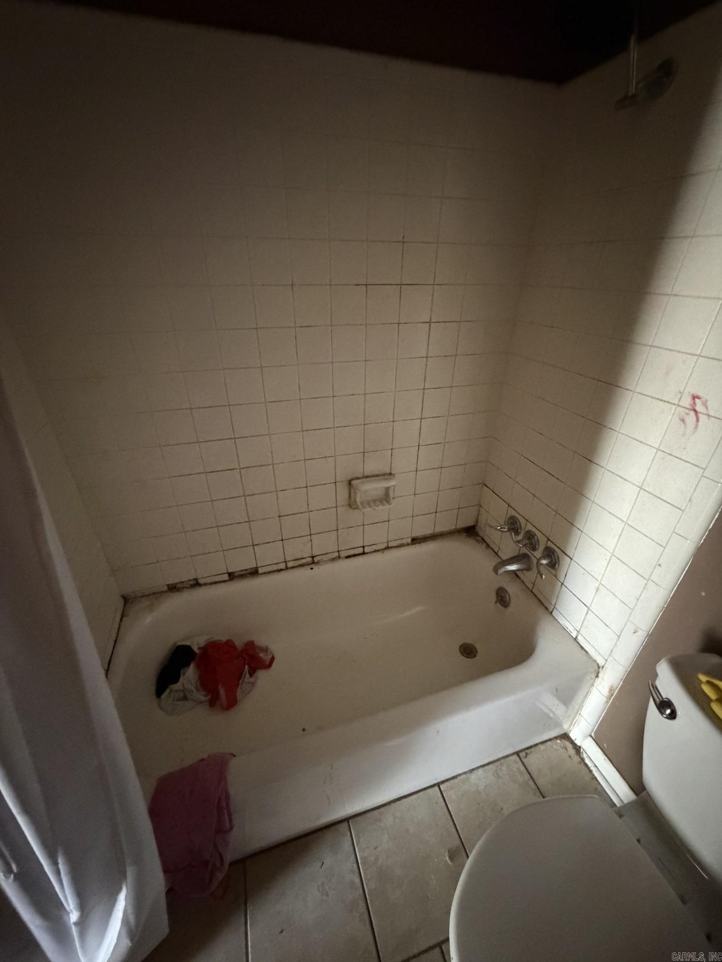 RIVER ROAD ESTATES - Residential