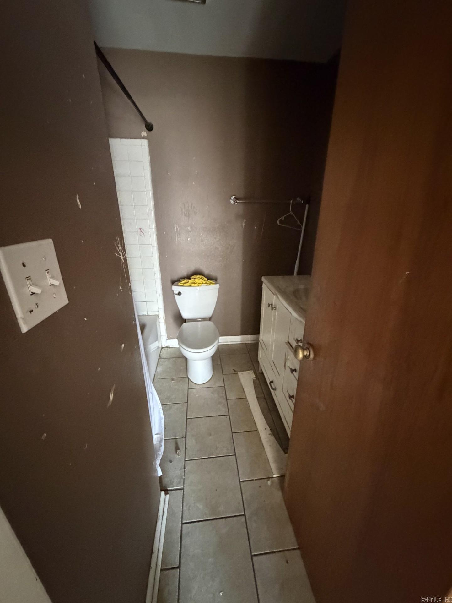 RIVER ROAD ESTATES - Residential