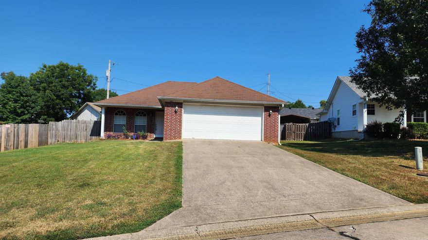 This delightful three-bedroom, two-bathroom home is nestled in a tranquil neighborhood near Benton Parkway and Bauxite schools. It features a lovely patio and a fenced backyard, perfect for family cookouts and social gatherings.