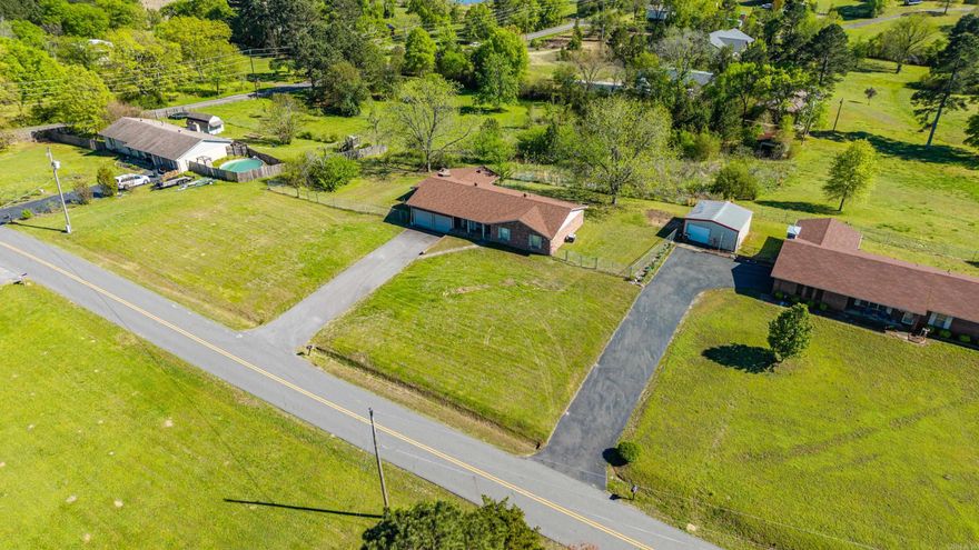 Very Nice Older 3/2 Brick Home, 2 car Garage, 1.66 Acres, in Lake Hamilton School District Roof 2 years old, Seller Live There 40 years, Inside needs to be updated Paint, flooring, Baths need updated, Bring Seller an offer She has moved out & very motivated to sell. Everything works So someone can live there while updating.