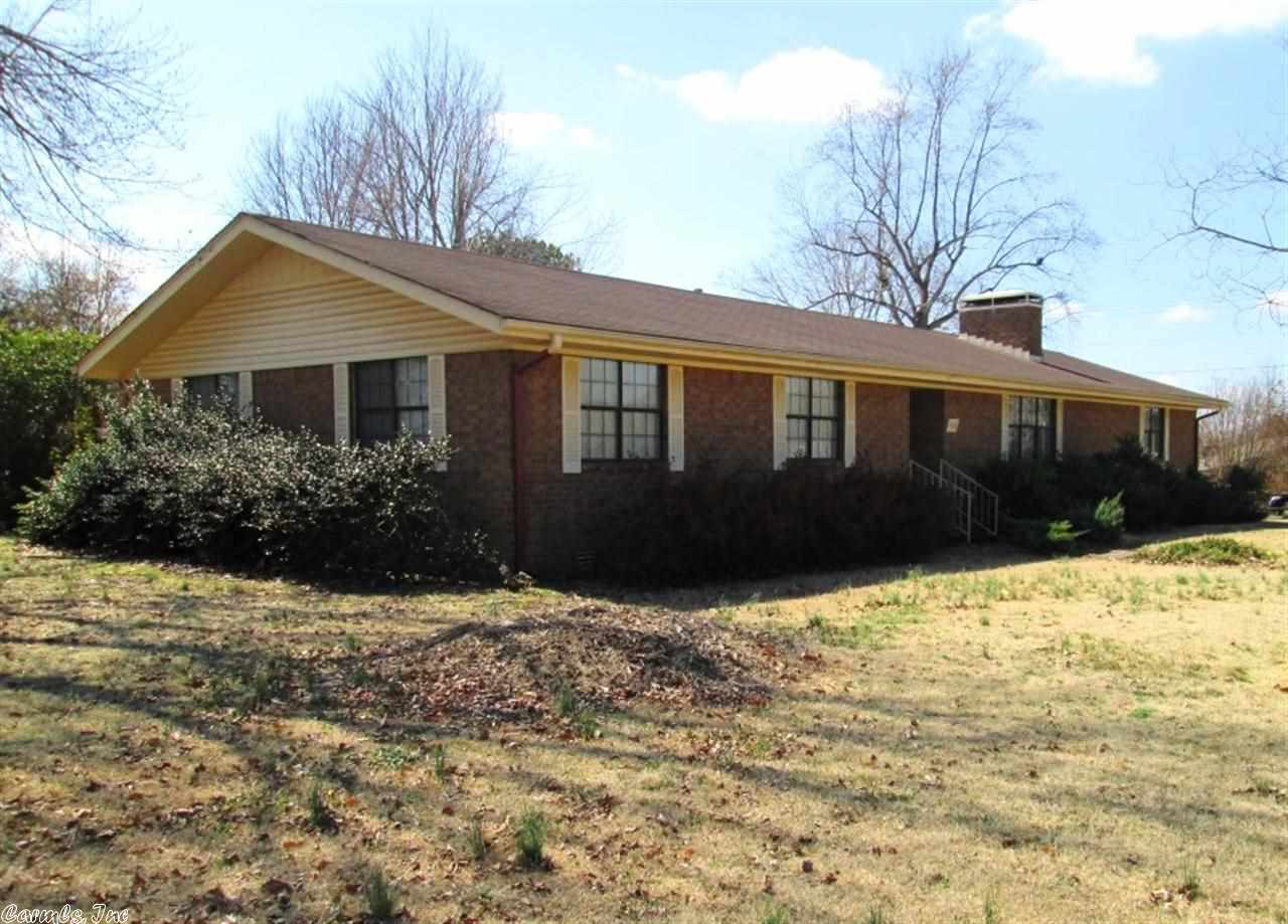 Nice 3BR, 2BA brick home in a quiet subdivision. Short walk to both Heber Schools and Greers Ferry Lake. This 1724 sqft home catches your eye from the road. The home is well-kept, inside and out, and features a large carport with lots of outdoor storage space, a screened-in porch, and a fenced backyard. The interior is very clean, and the living room has a wonderful fireplace surrounded by built-in shelving. Just an all-around good place to be.