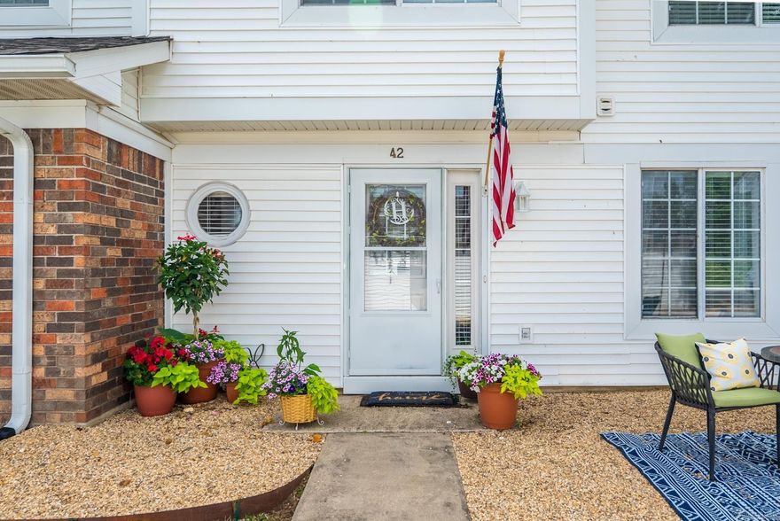 Very cute well maintained condo.