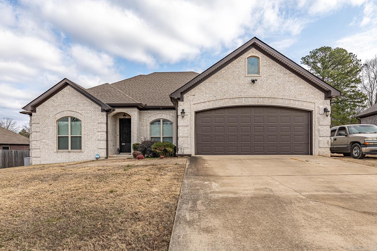 Welcome to this beautiful 4 bedroom, 2 1/2bathroom home, where comfort and style come together seamlessly. If you are looking for a home that is warm and inviting, this just may be the one for you. The spacious living area is large and open, with high ceilings, detailed trim work and open dining room. This area flows easily into the dining space and kitchen. The kitchen, featuring solid granite counters with a stunning backsplash offers plenty of counter space making it a great space for cooking and gathering, and also has a built in desk. The primary suite provides a private retreat with a large bedroom, walk-in closet, and an en-suite bathroom with double vanities and walk in tile shower. The additional three bedrooms are generously sized and share a second bathroom and there is also another half bath, perfect for guests. The fully fenced backyard is perfect for gatherings. The 2-car garage adds convenience with plenty of storage and parking. Donāt miss your chance to own this beautiful propertyāschedule a showing today and make it yours! See agent remarks