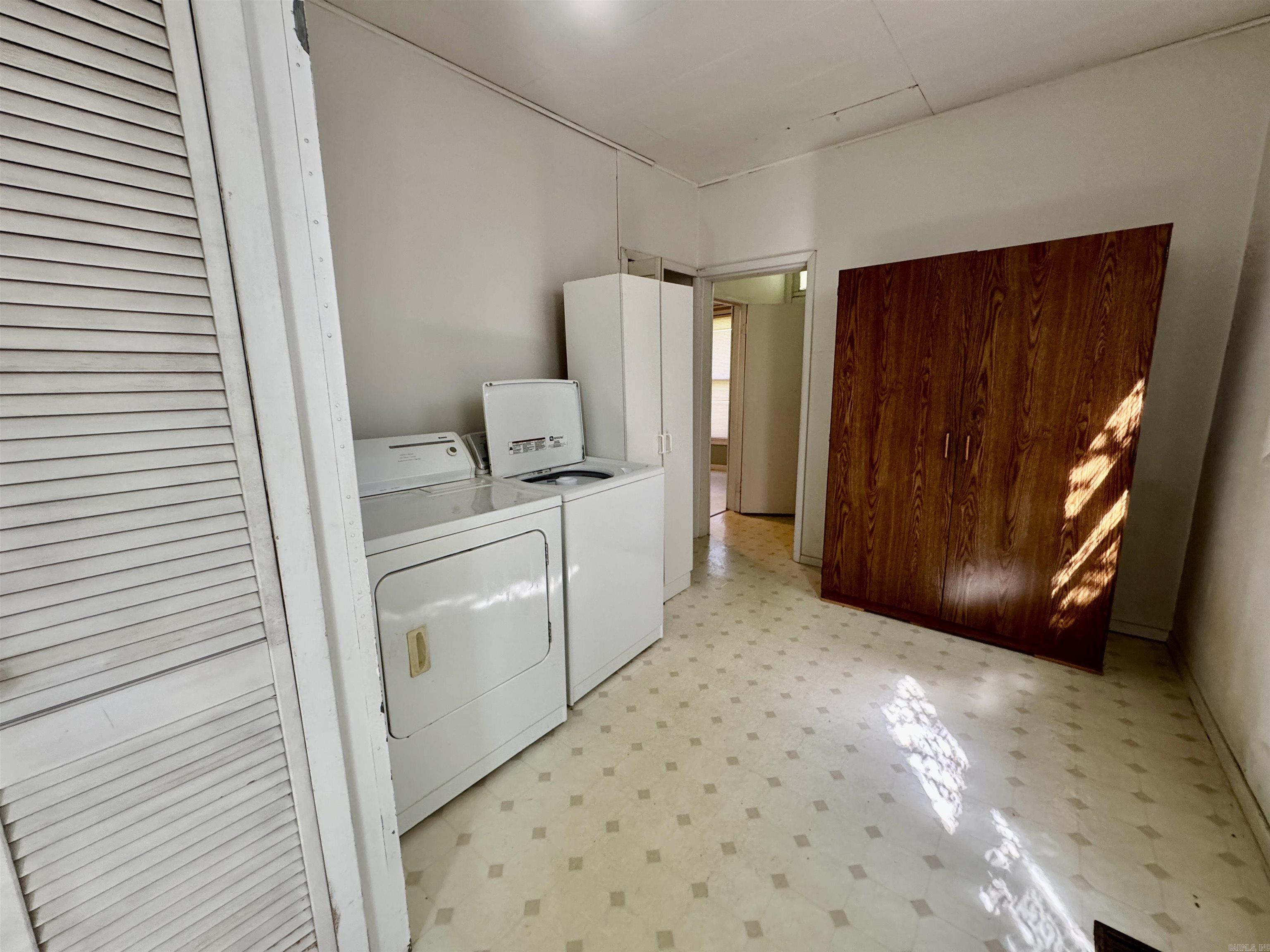 LUND & HILL (ORIGINAL TOWN) - Residential